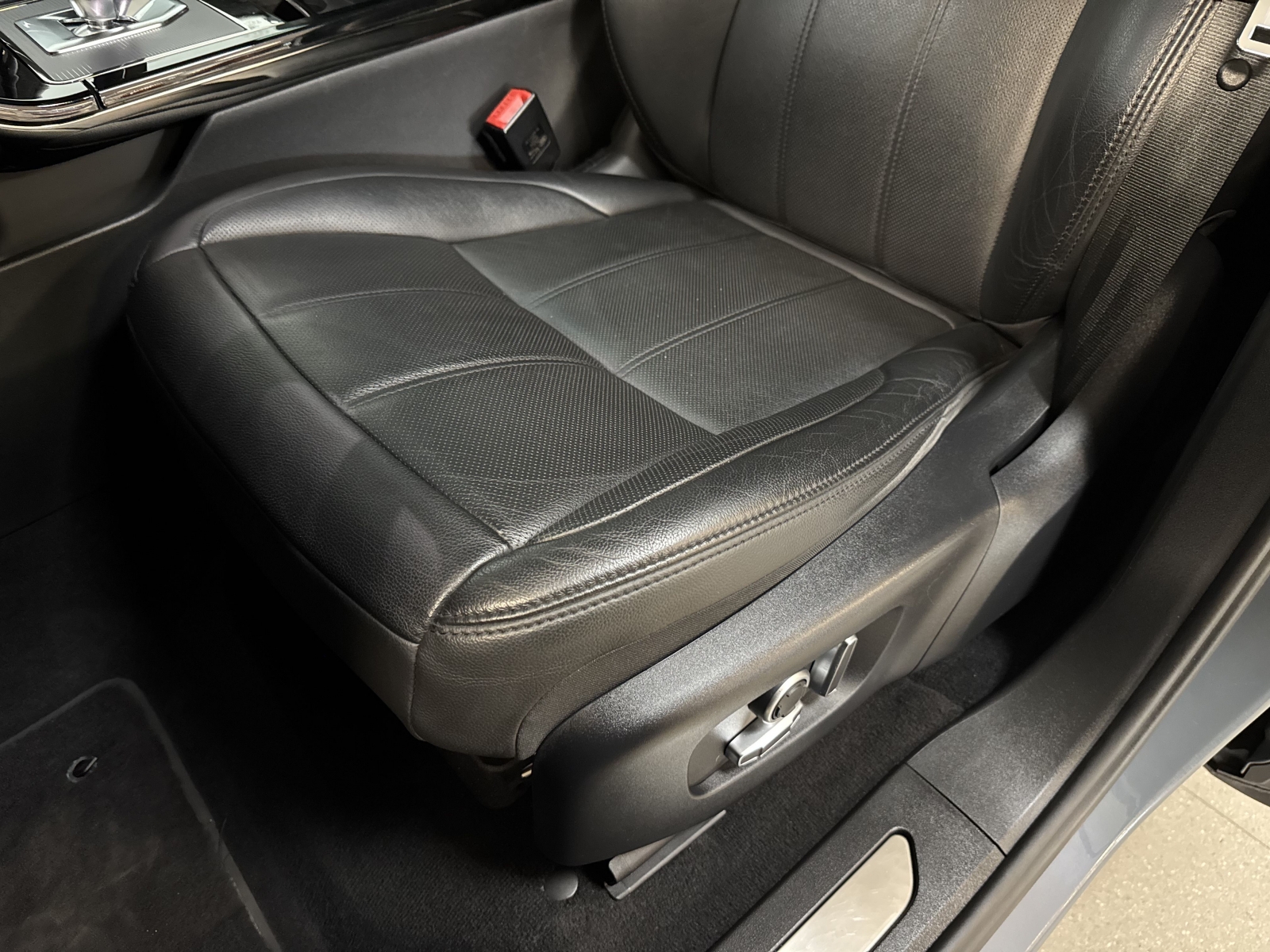 Land Rover Range Rover Evoque P300E Plug-In Hybrid AWD R-Dynamic SE