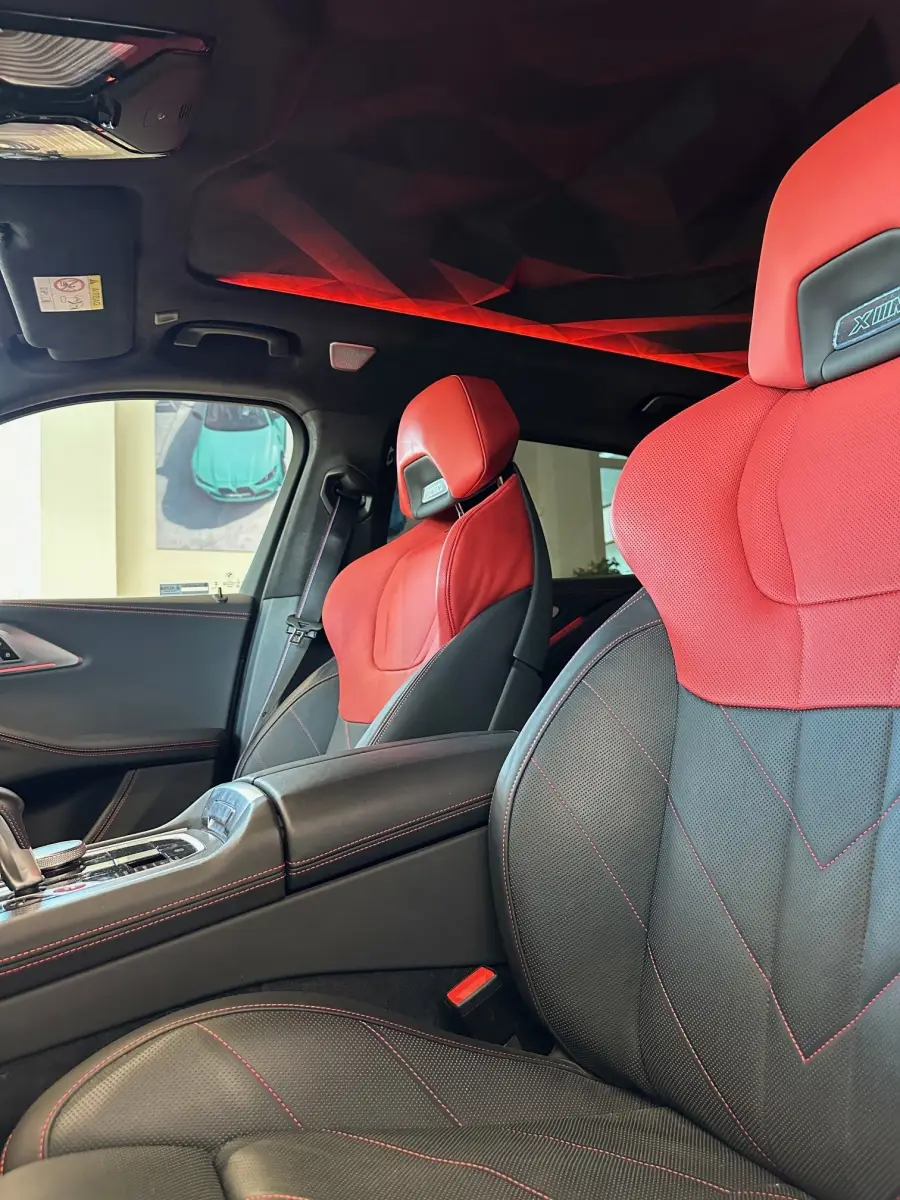 BMW XM BMW XM Label Red