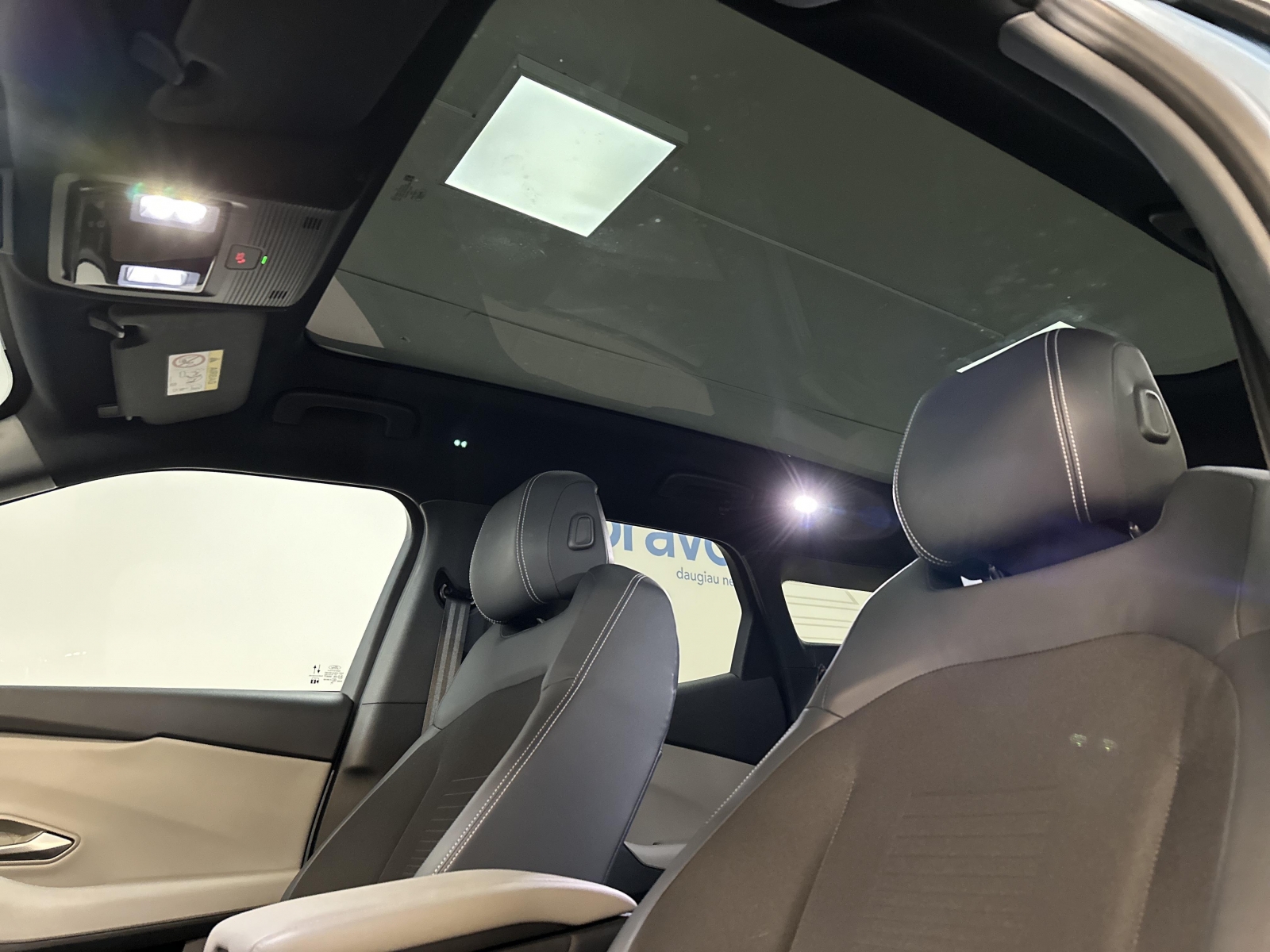 Ford Explorer Premium Extended Range