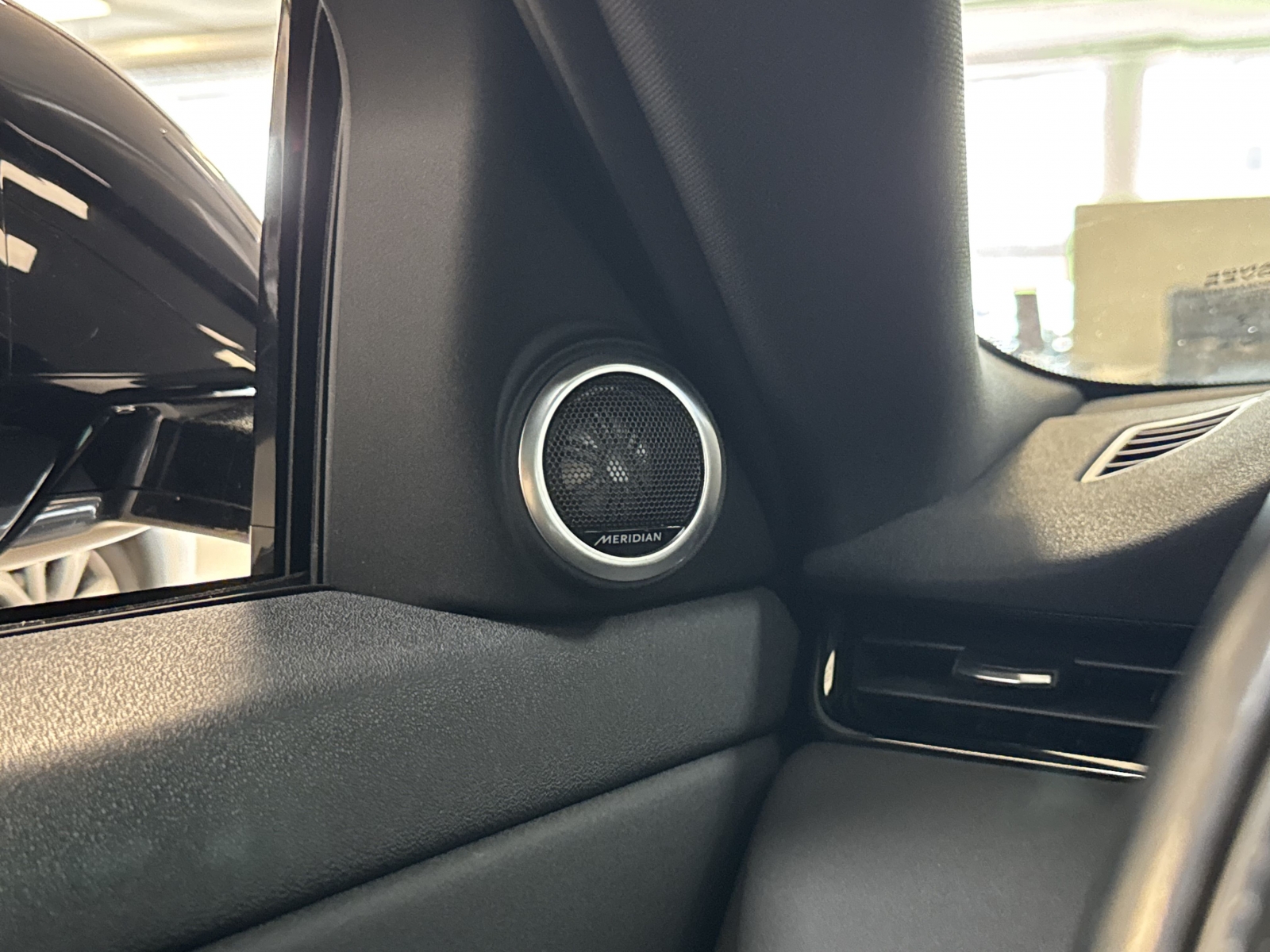 Land Rover Range Rover Evoque P300E Plug-In Hybrid AWD R-Dynamic SE