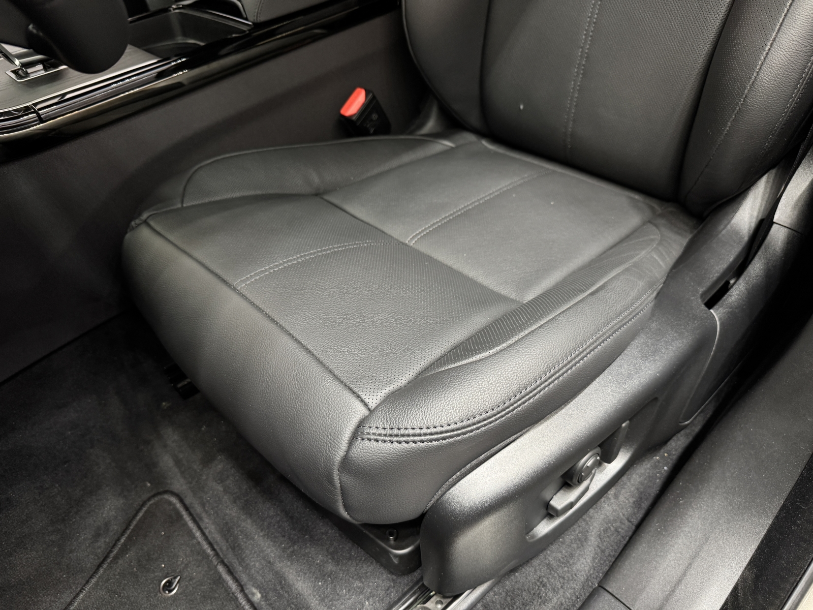 Land Rover Range Rover Velar Dynamic SE D300 MHEV