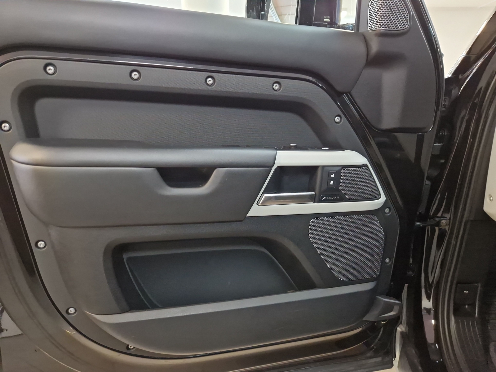 Land Rover Defender D250 MHEV X-Dynamic HSE
