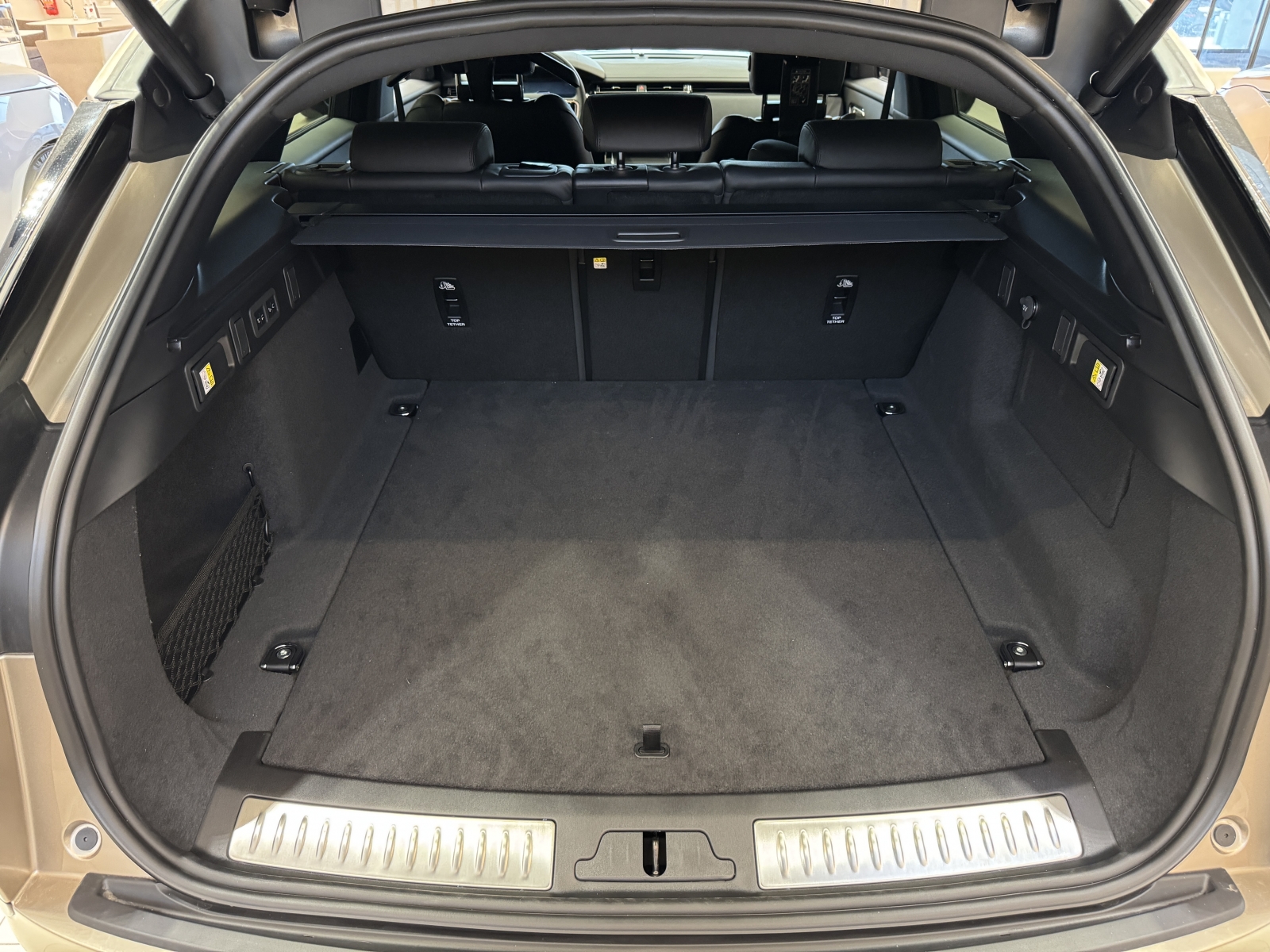 Land Rover Range Rover Velar Dynamic SE D300 MHEV