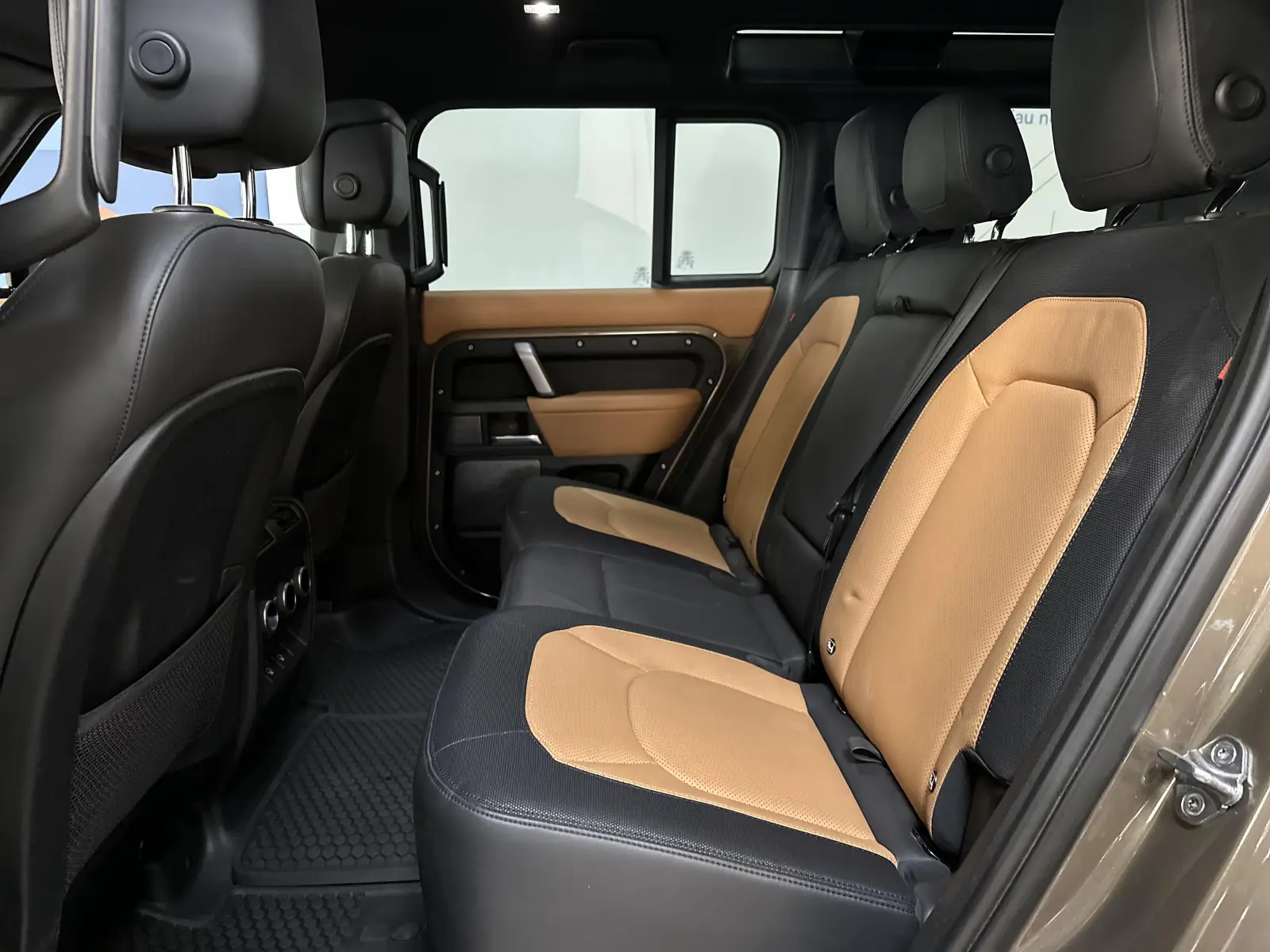 Land Rover Defender HSE R-Dynamic D250