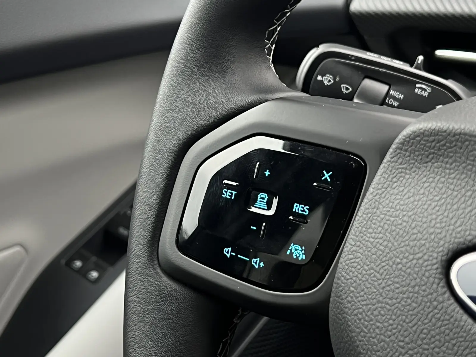 Ford Explorer Premium Extended Range AWD