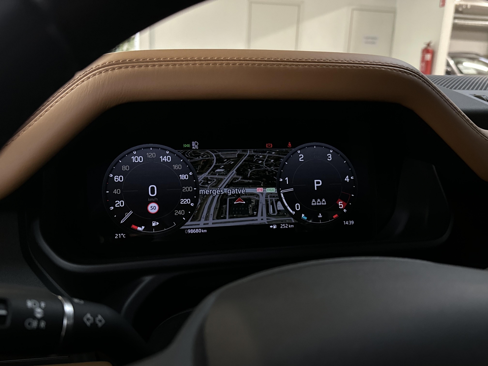 Land Rover Defender HSE R-Dynamic D250