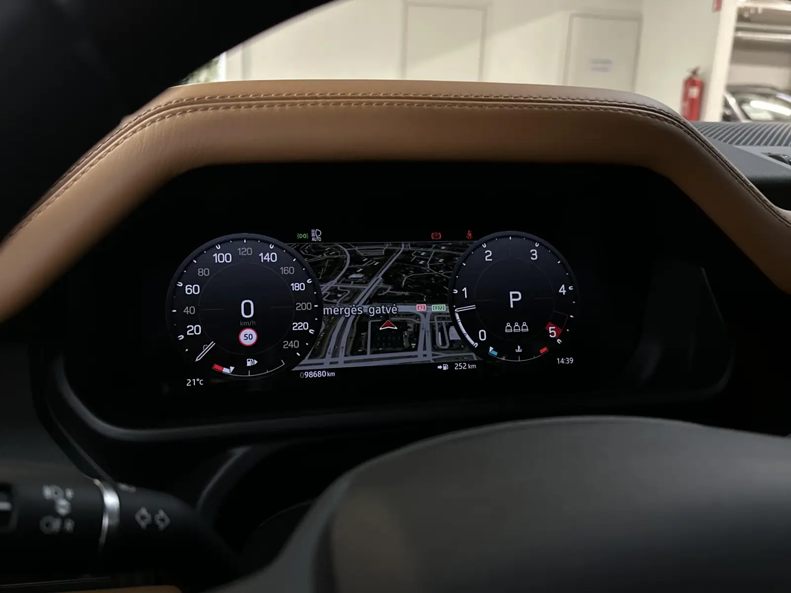 Land Rover Defender HSE R-Dynamic D250