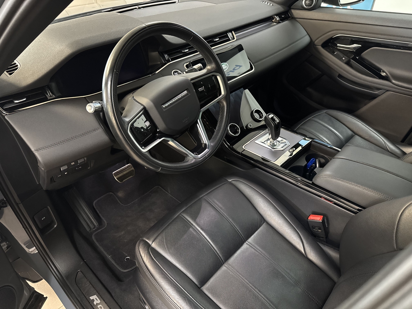 Land Rover Range Rover Evoque P300E Plug-In Hybrid AWD R-Dynamic SE