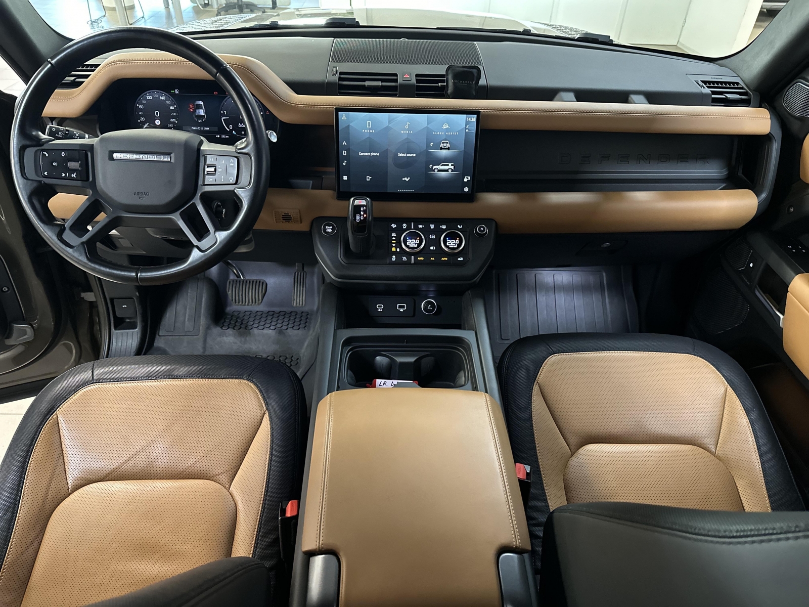 Land Rover Defender HSE R-Dynamic D250