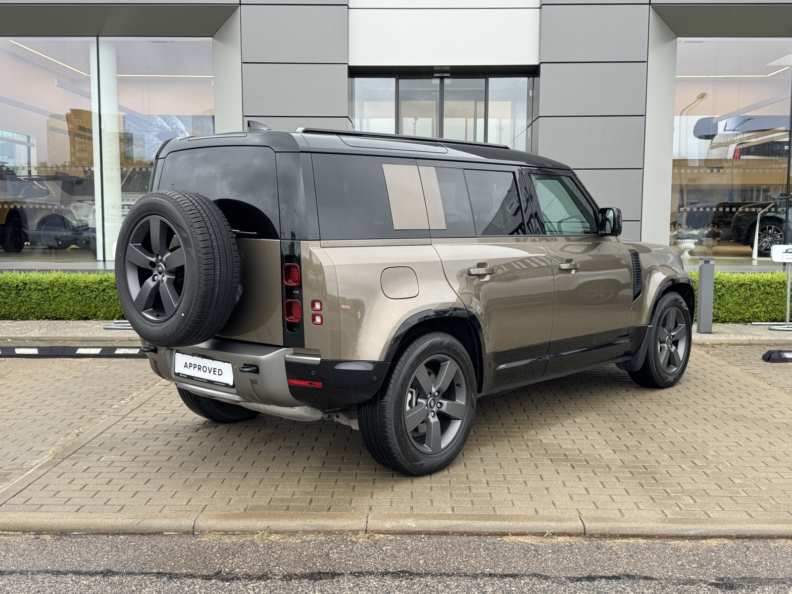 Land Rover Defender 110 D300 X-Dynamic HSE 3.0