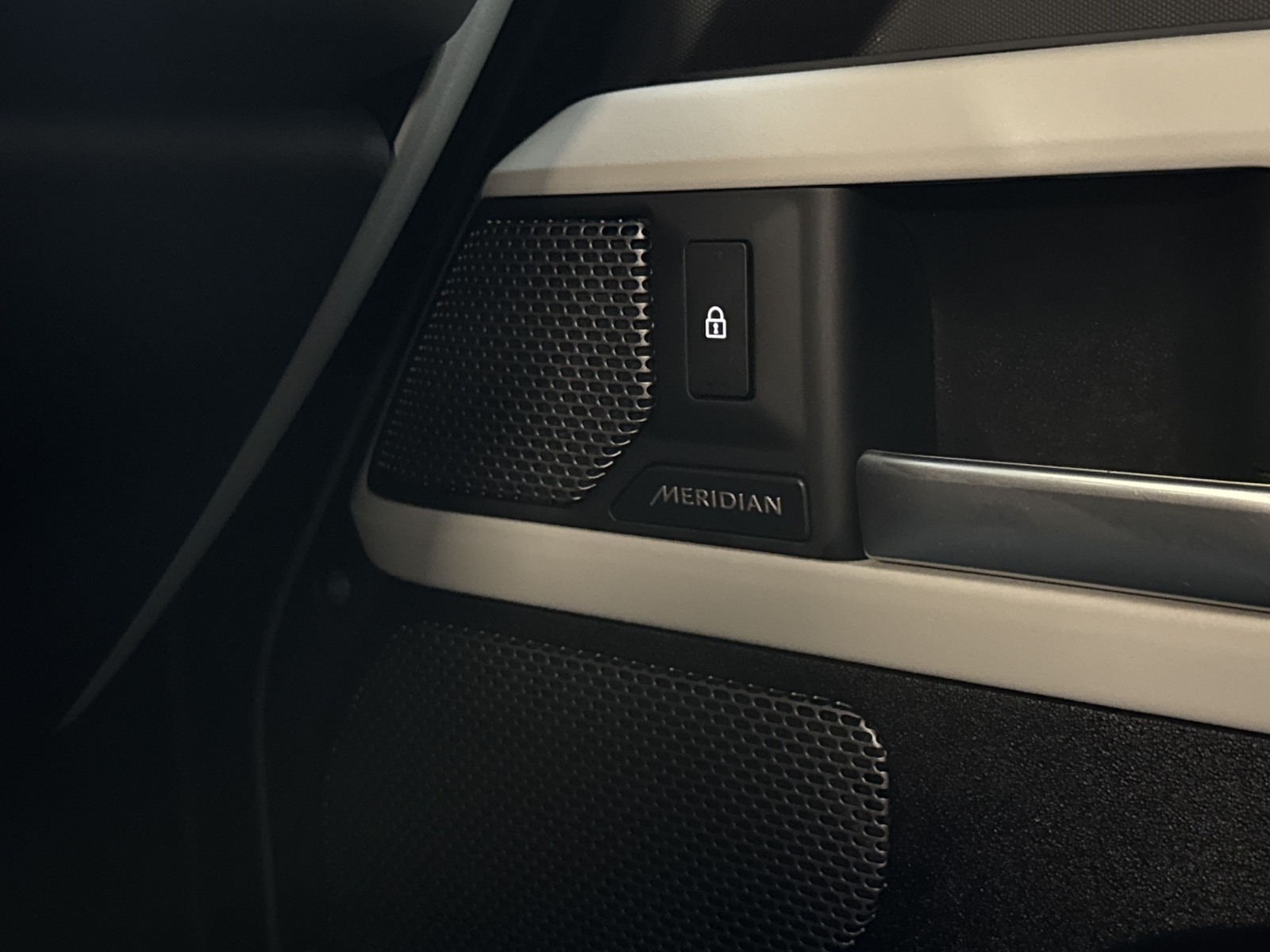 Land Rover Defender 110 D300 MHEV X-Dynamic SE