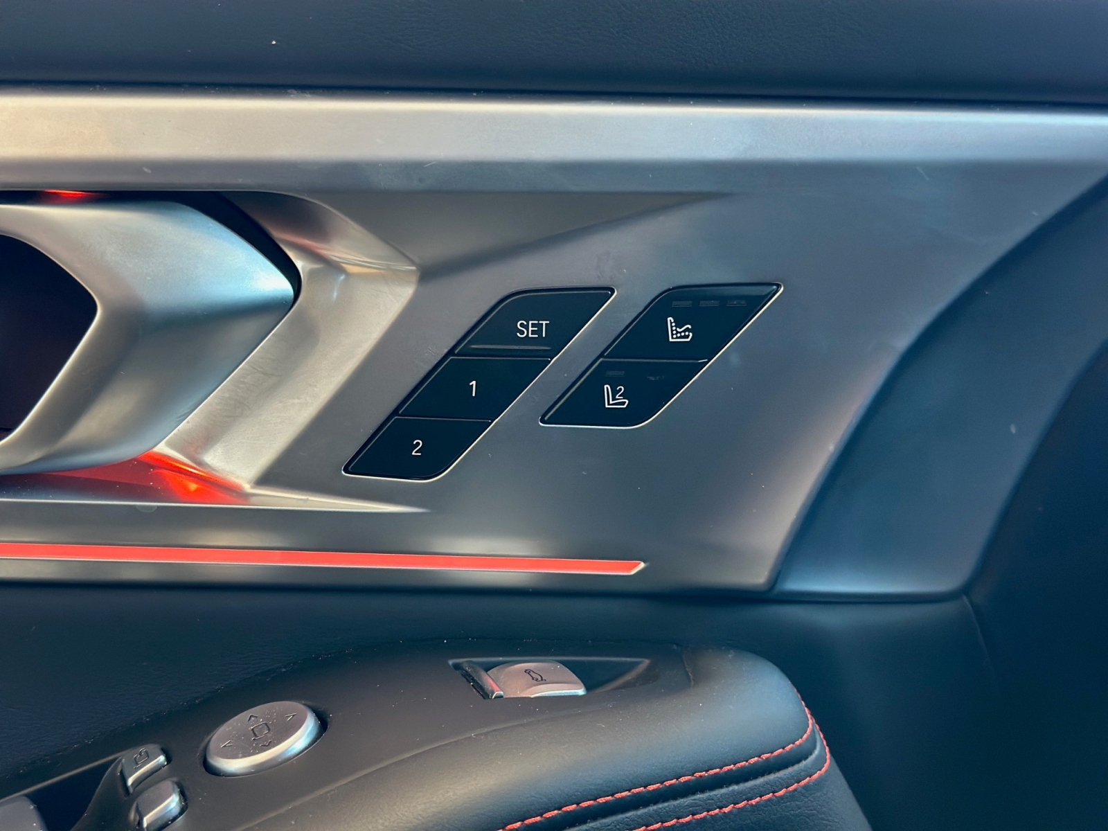 BMW XM BMW XM Label Red