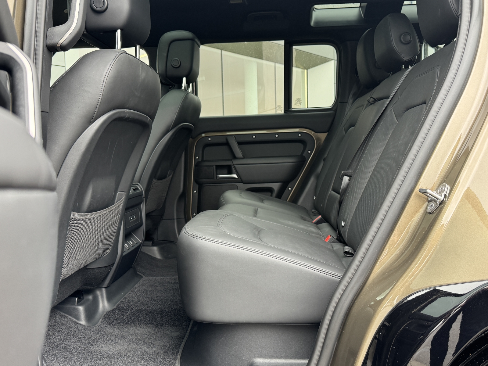 Land Rover Defender 110 D300 X-Dynamic HSE 3.0