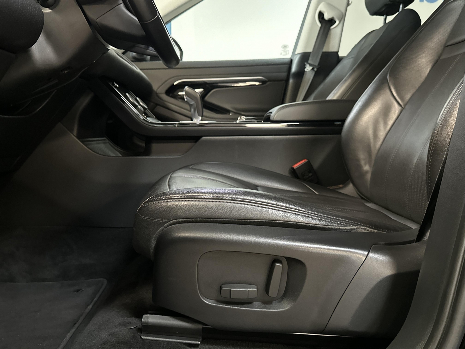 Land Rover Range Rover Evoque S Launch Edition MHEV AWD A9