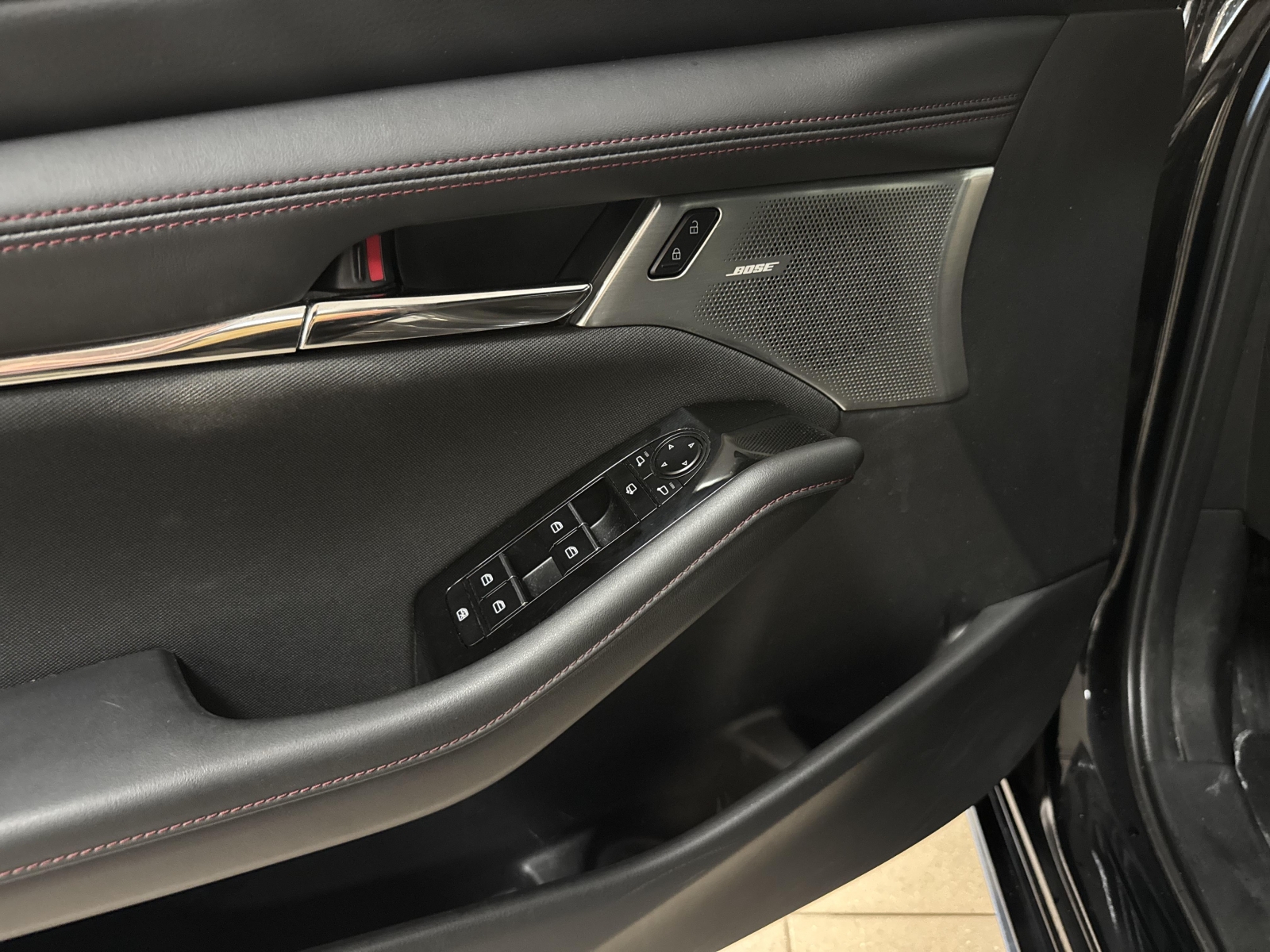 Mazda 3 5D Blackout Editon