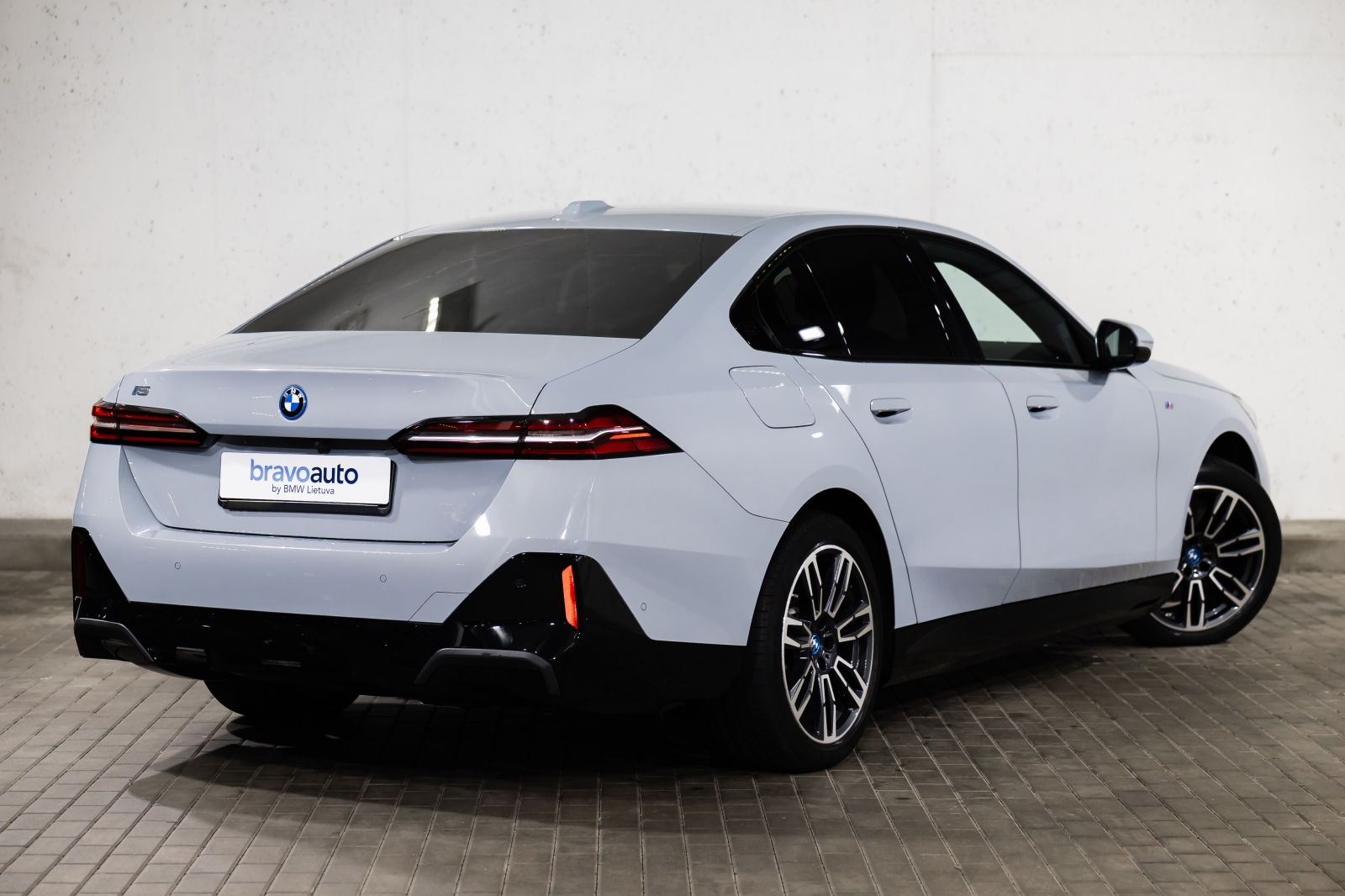 BMW i5 eDrive40