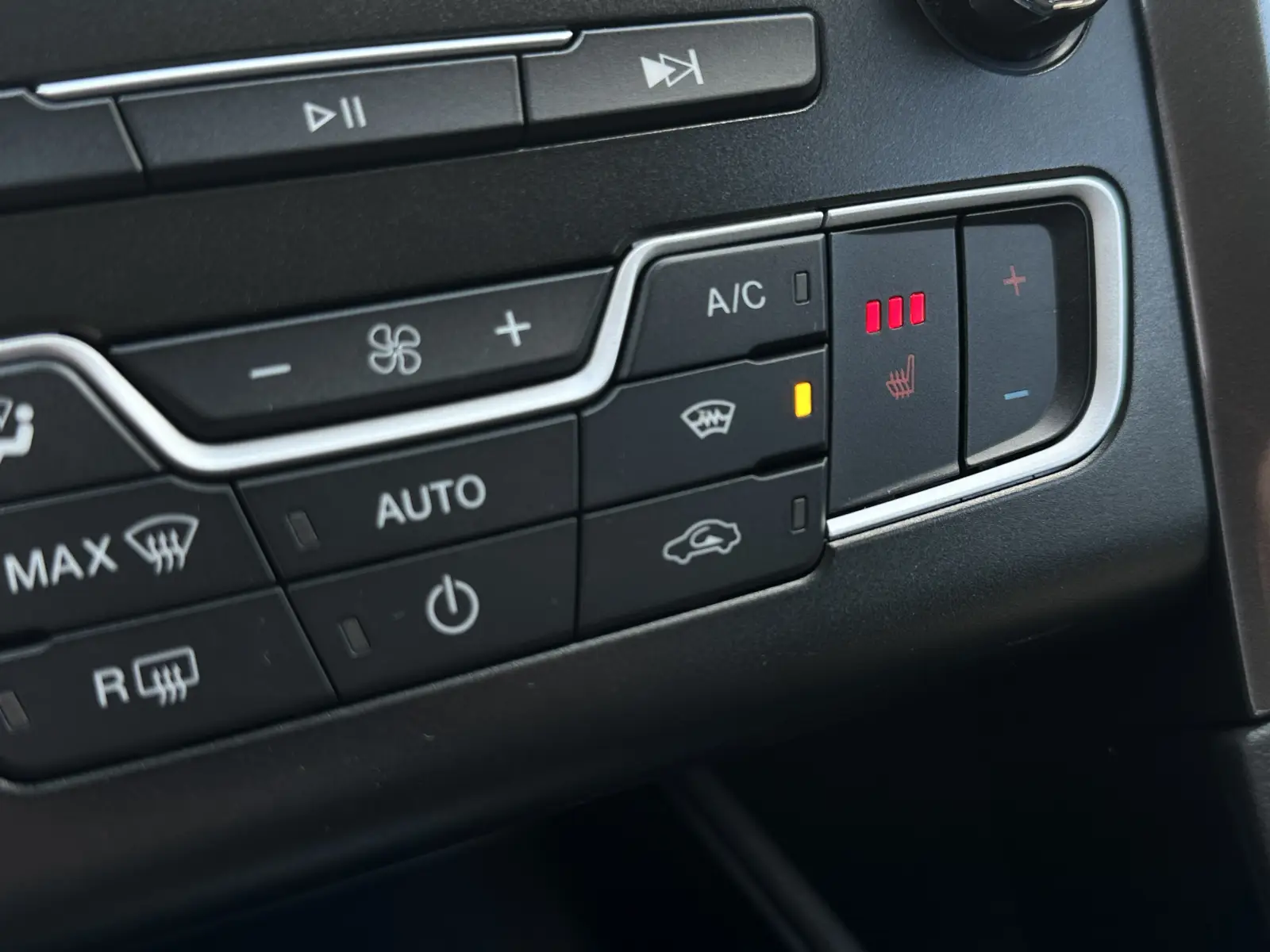 f1457fbd3eab9ca56e037913d71e528a6a6c338c6157a.jpg