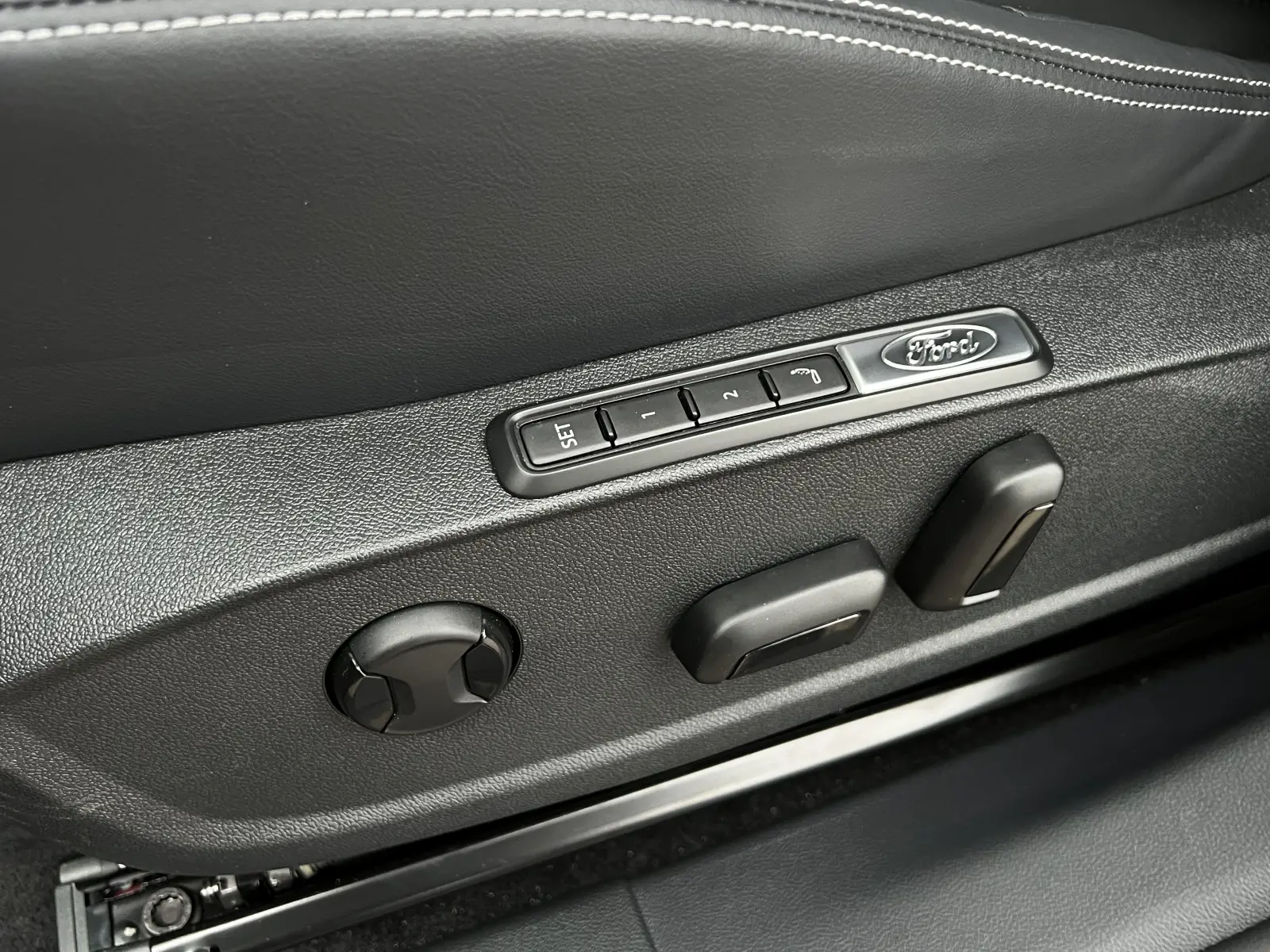 Ford Explorer Premium Extended Range AWD