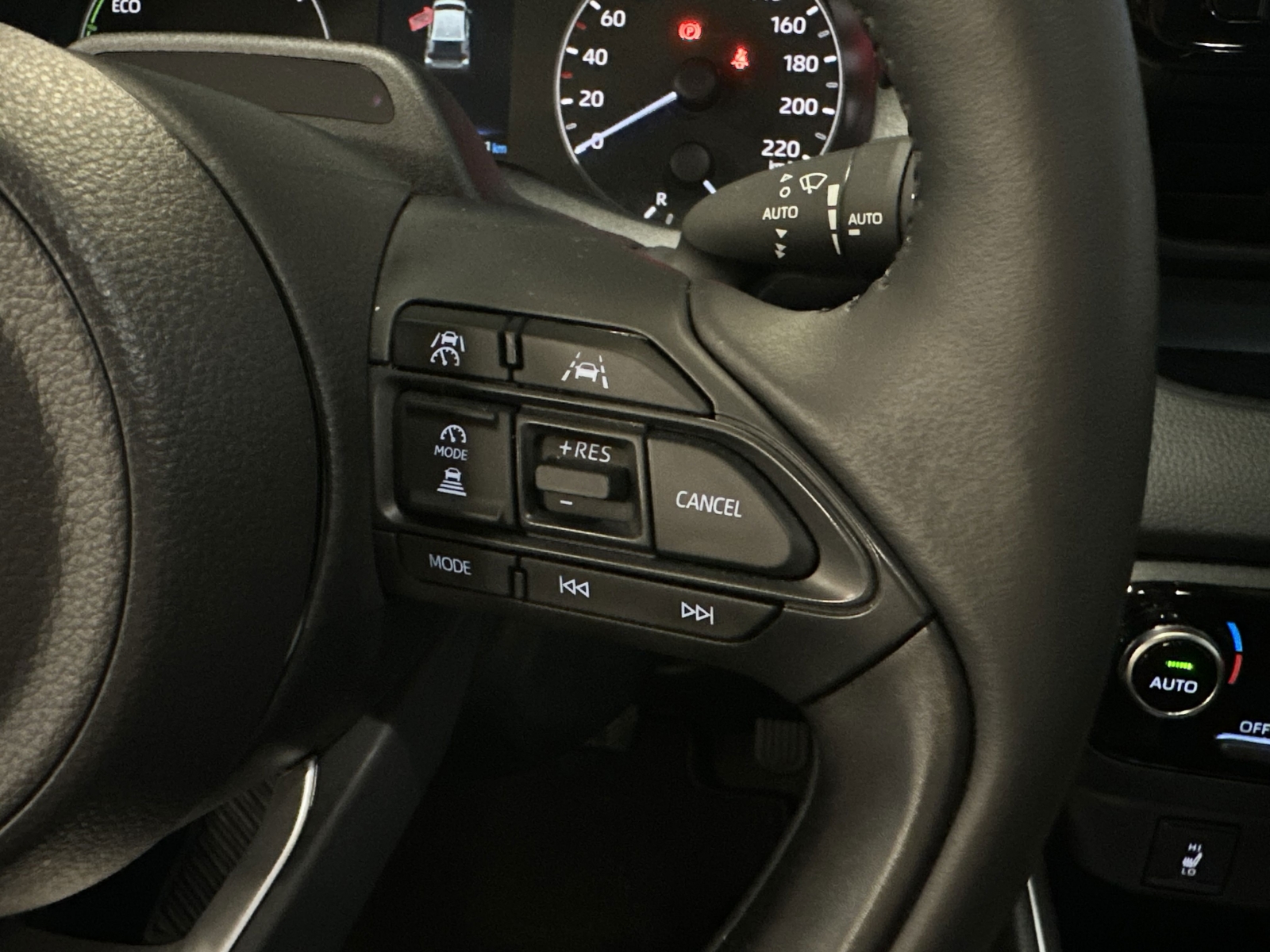 Toyota Yaris ACTIVE HYBRID