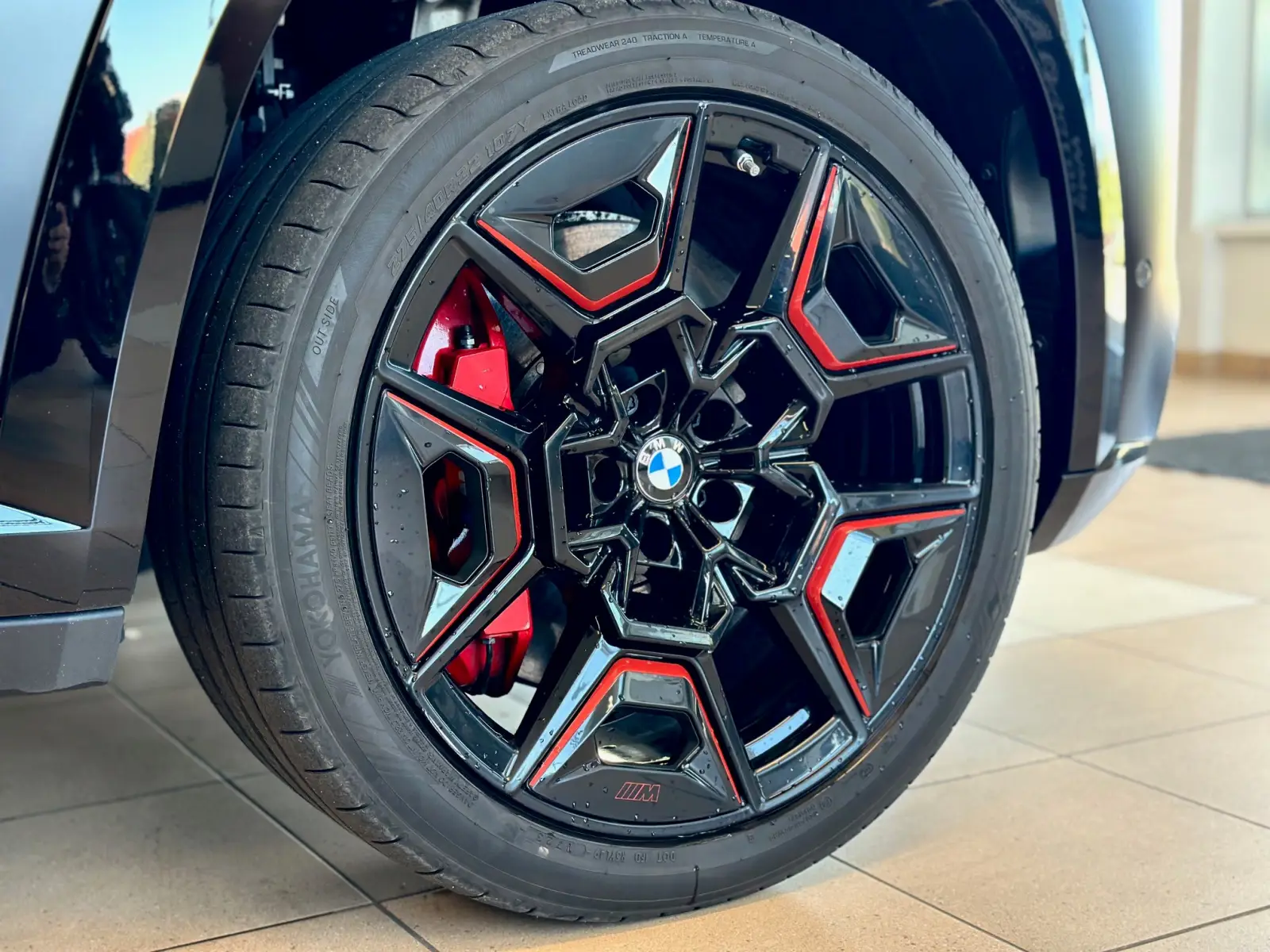 BMW XM BMW XM Label Red