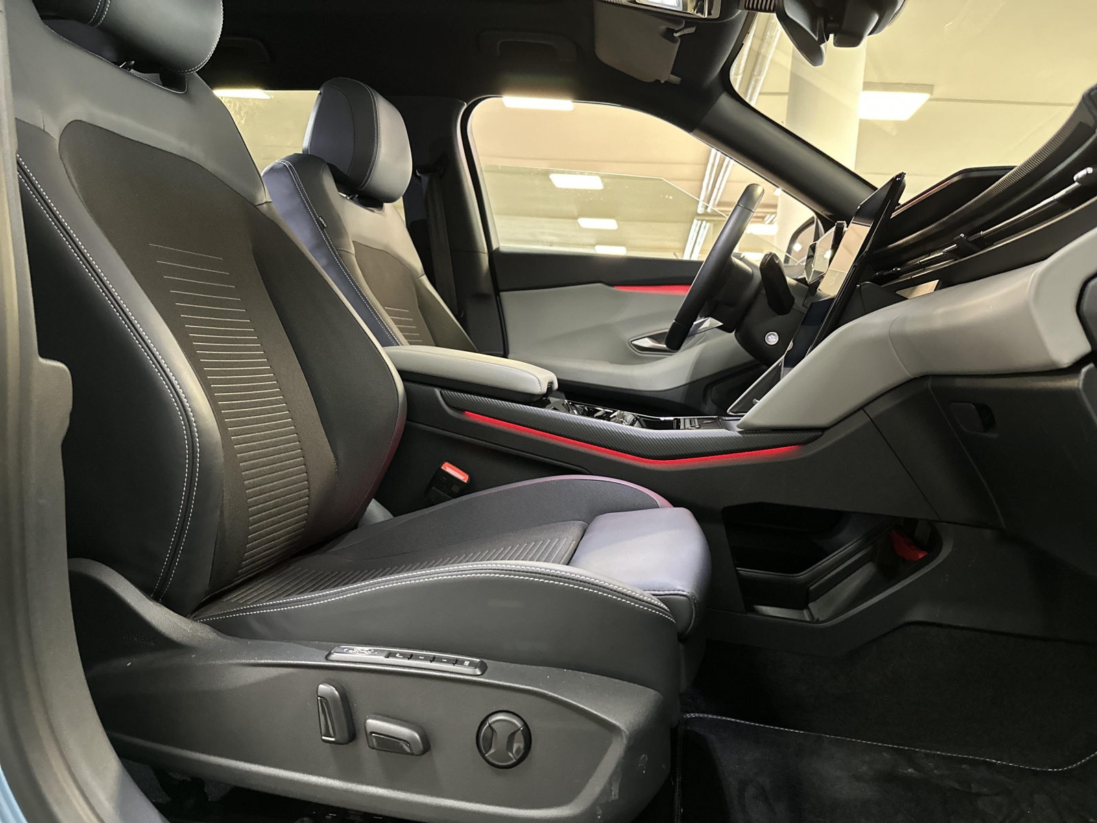 Ford Explorer Premium Extended Range