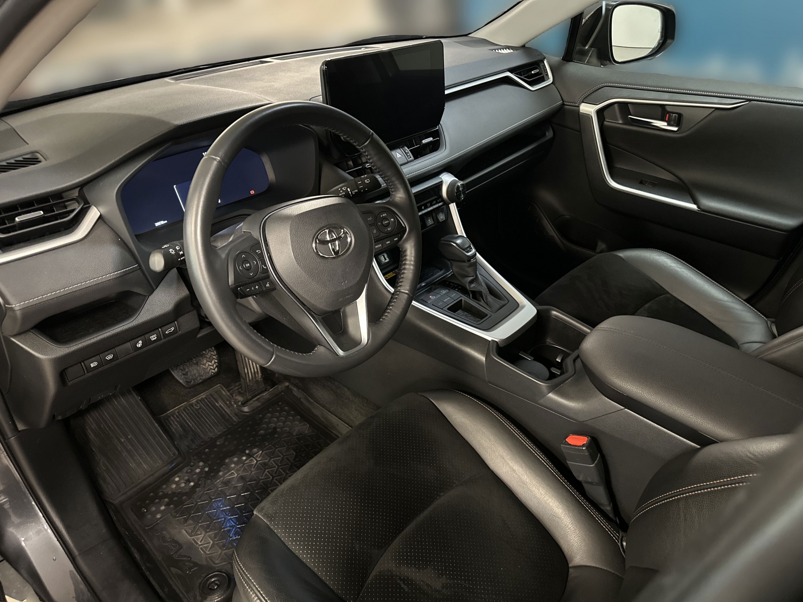 Toyota RAV4 Luxury Plus