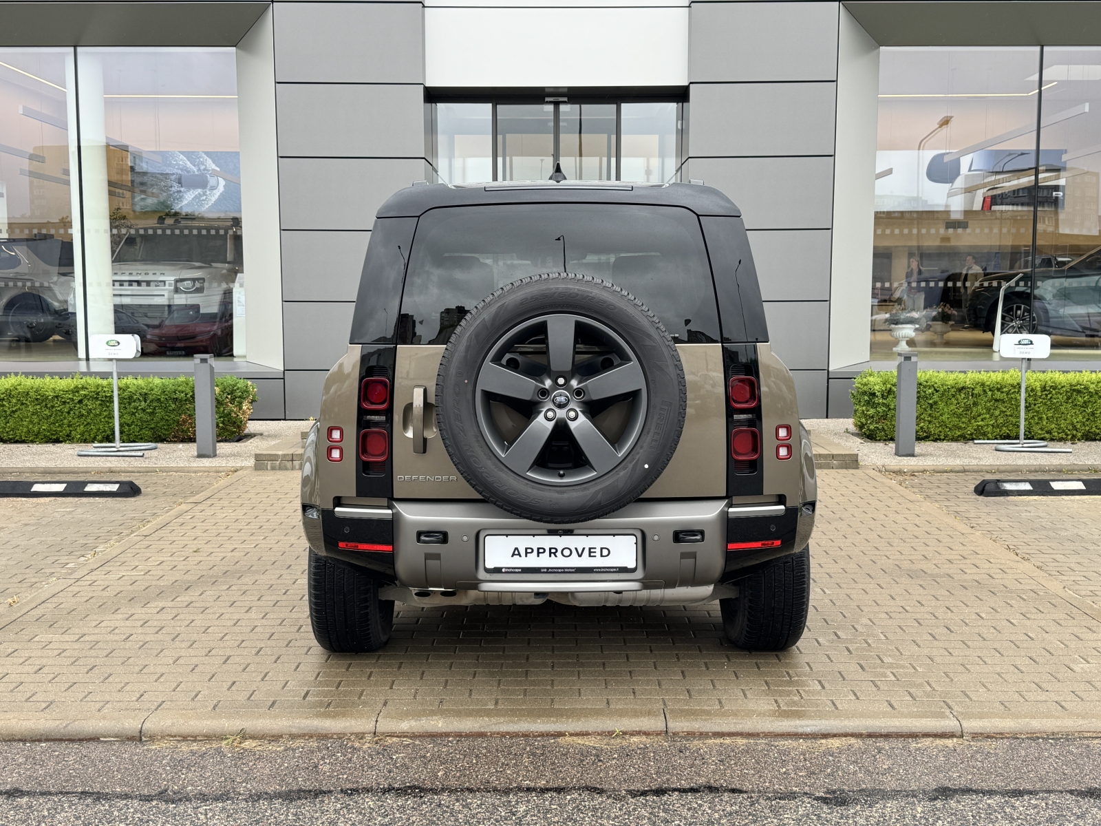 Land Rover Defender 110 D300 X-Dynamic HSE 3.0