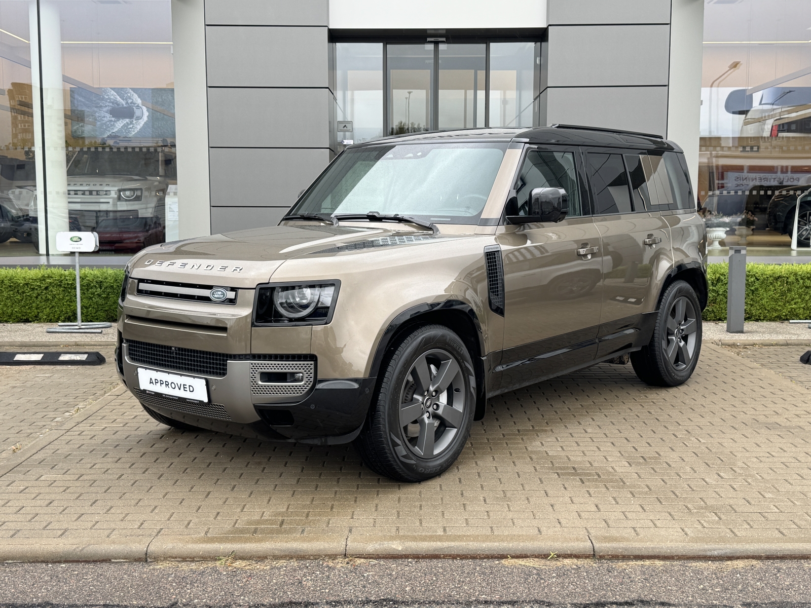 Land Rover Defender 110 D300 X-Dynamic HSE 3.0