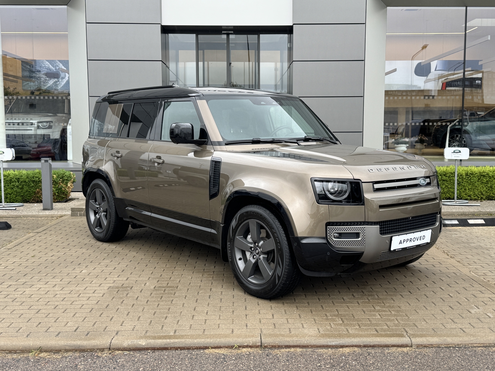 Land Rover Defender 110 D300 X-Dynamic HSE 3.0