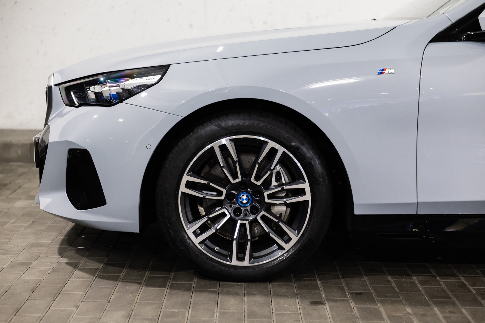 BMW i5 eDrive40