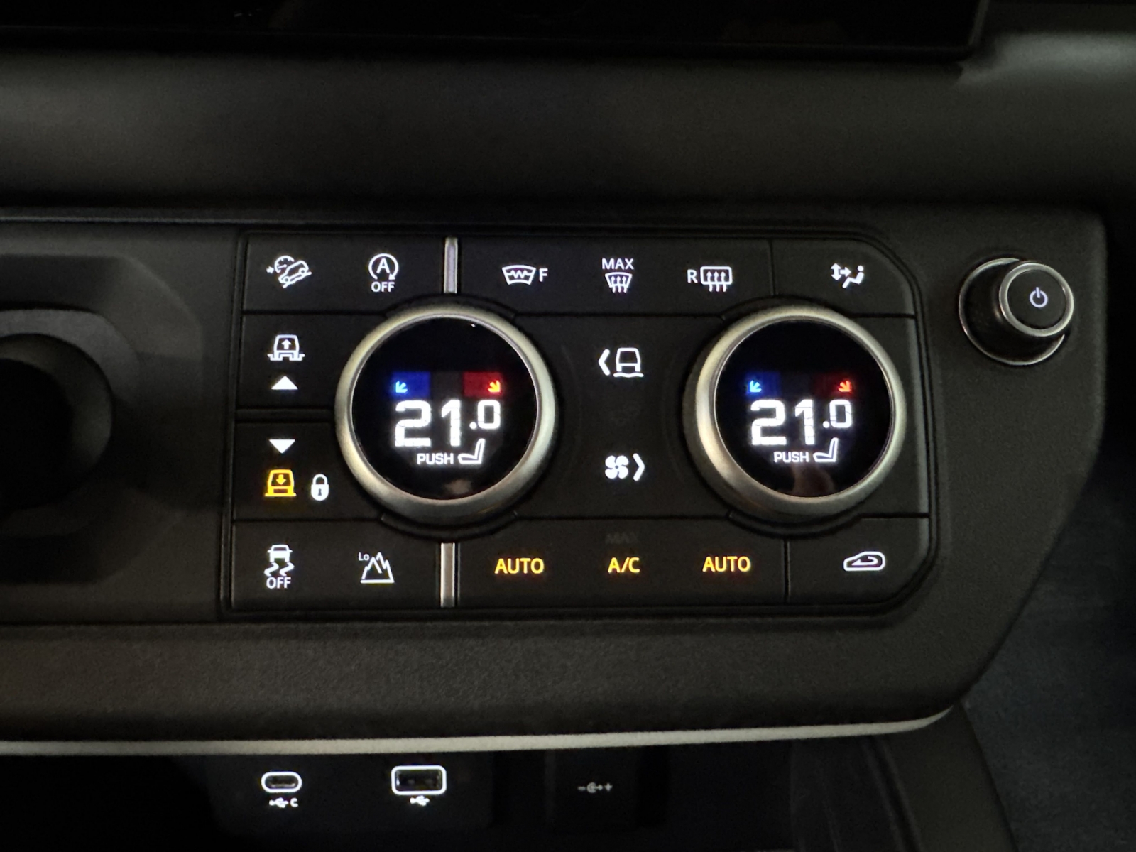 Land Rover Defender 110 D300 MHEV X-Dynamic SE