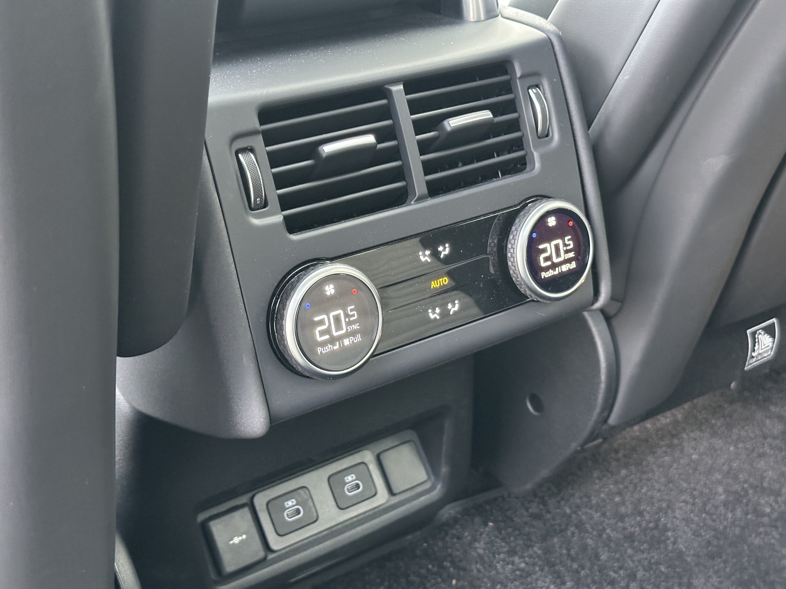 Land Rover Discovery D350 DYNAMIC HSE