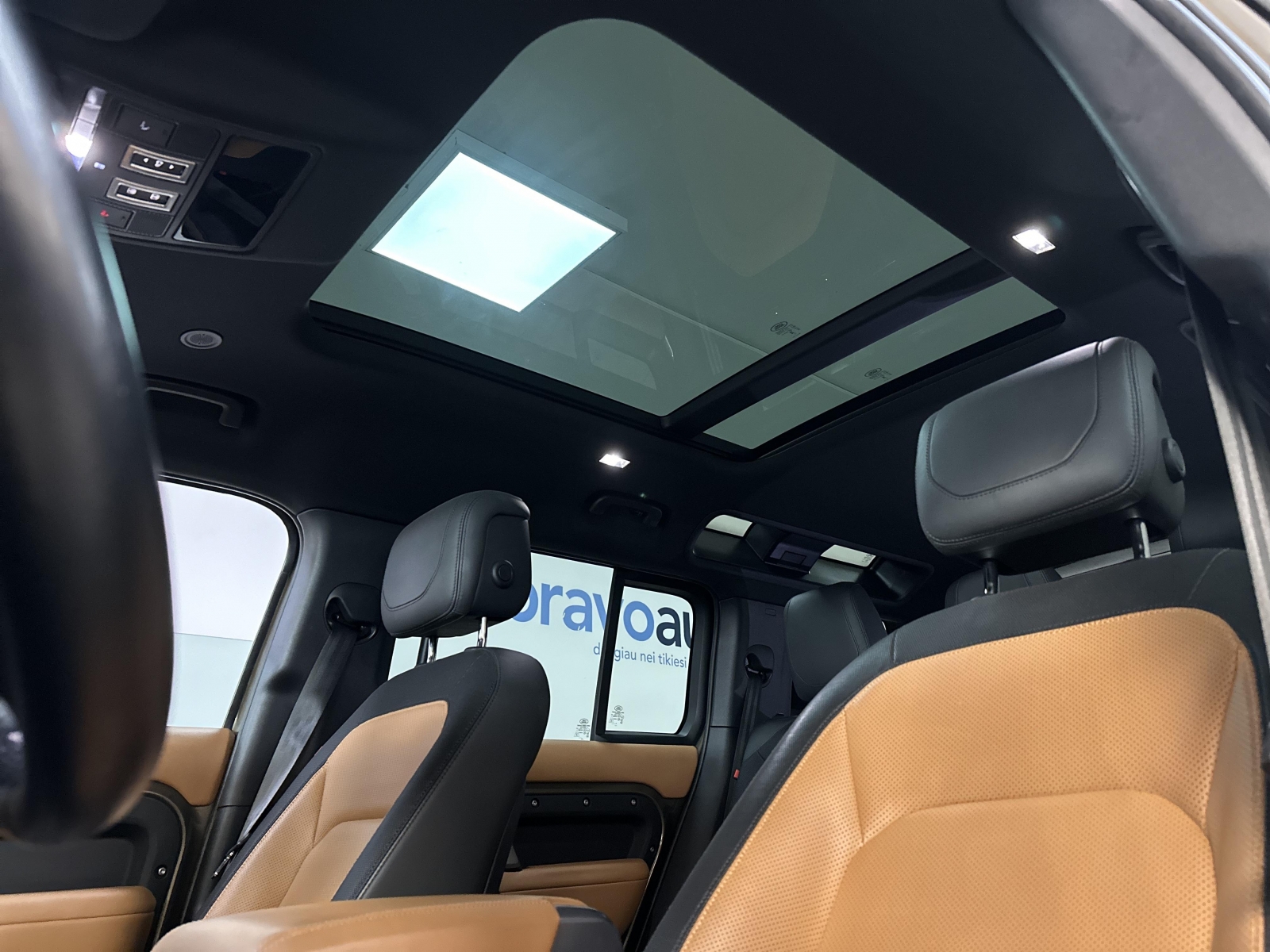 Land Rover Defender HSE R-Dynamic D250