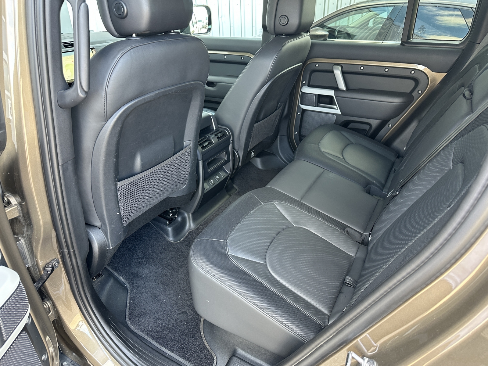 Land Rover Defender 110 D300 MHEV X-Dynamic SE