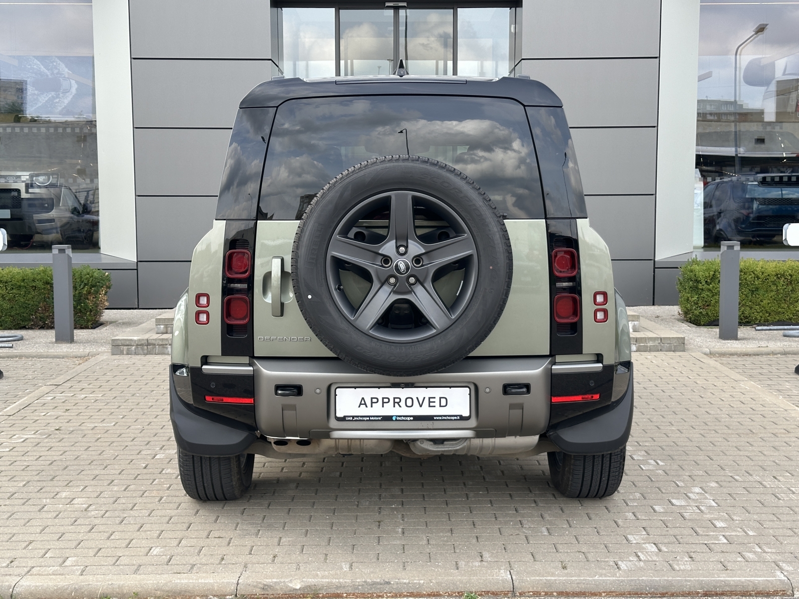 Land Rover Defender X-DYNAMIC SE