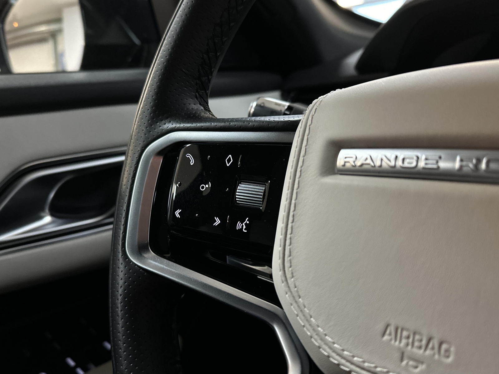 Land Rover Range Rover Velar P250 R-Dynamic SE