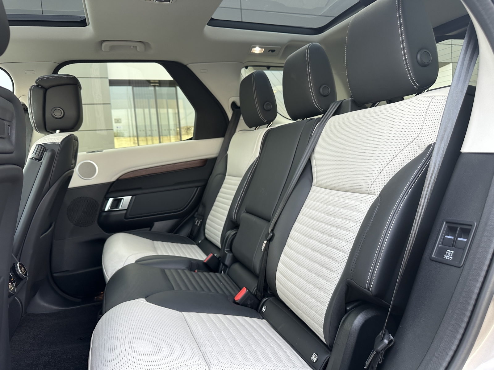Land Rover Discovery D350 DYNAMIC HSE