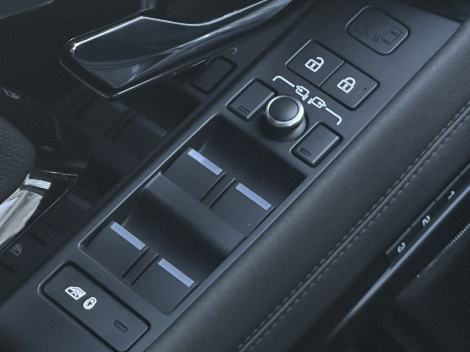 Land Rover Range Rover Evoque P300E Plug-In Hybrid AWD R-Dynamic SE