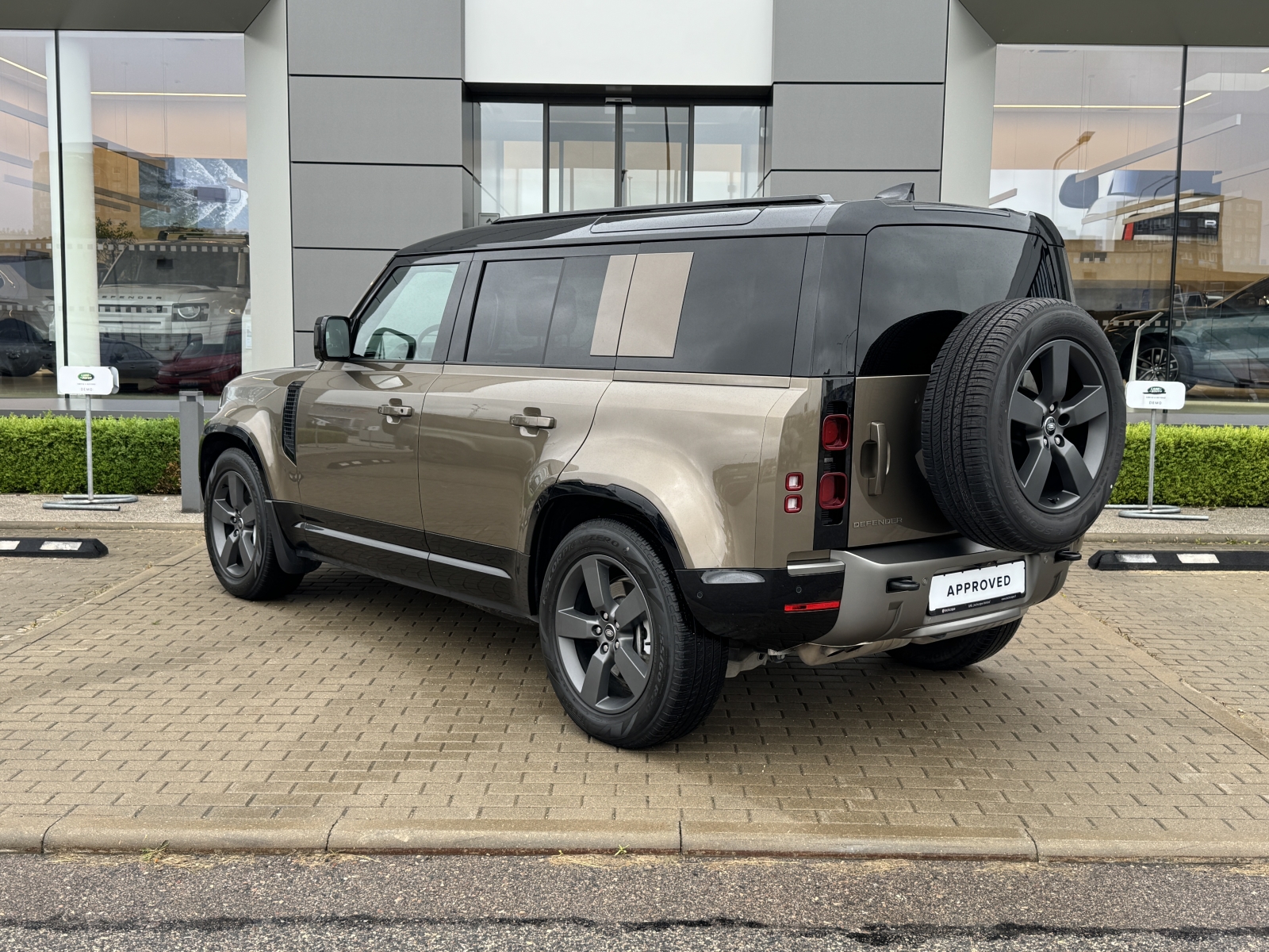 Land Rover Defender 110 D300 X-Dynamic HSE 3.0