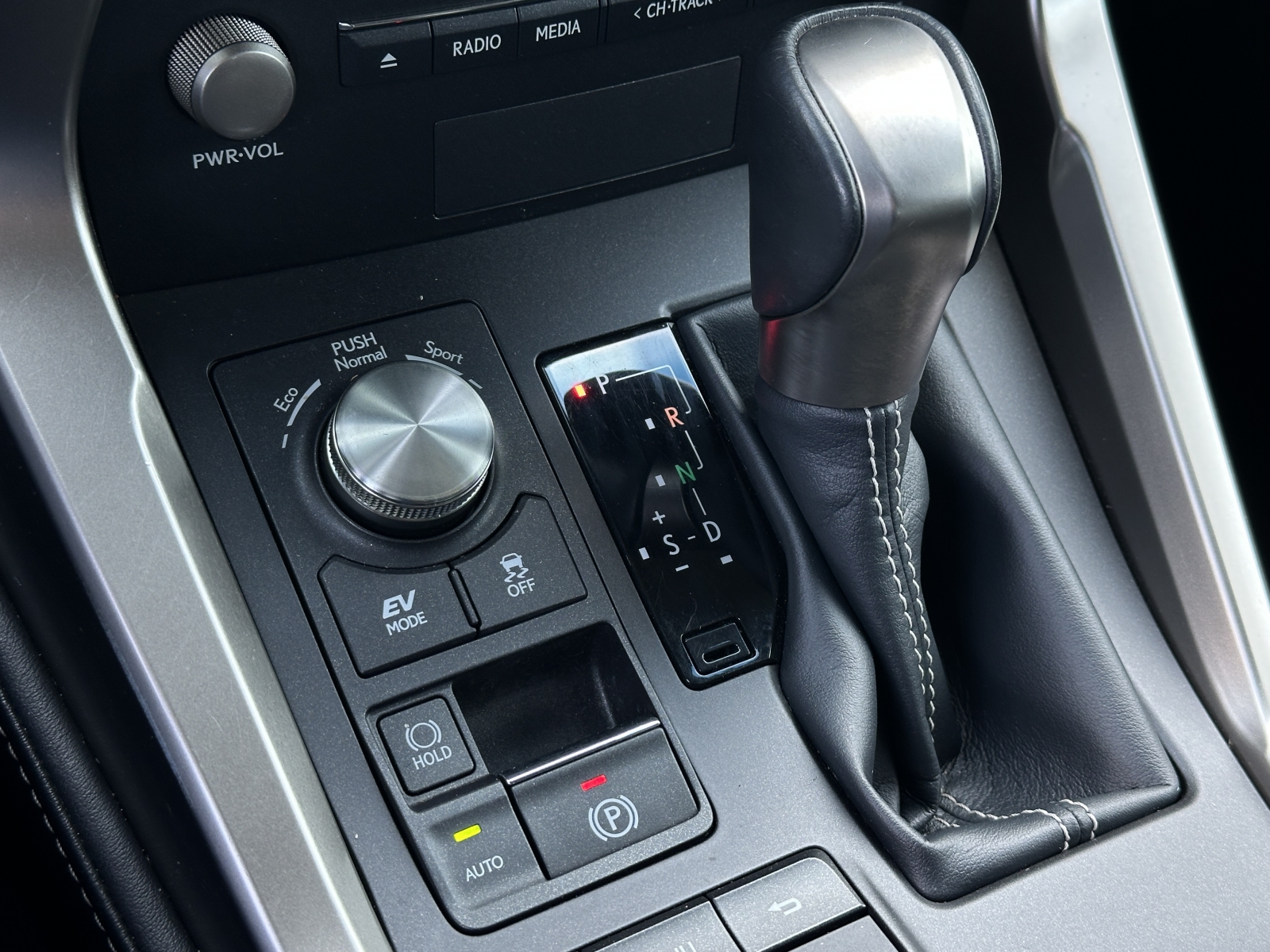 Lexus NX 300h Hybrid AWD