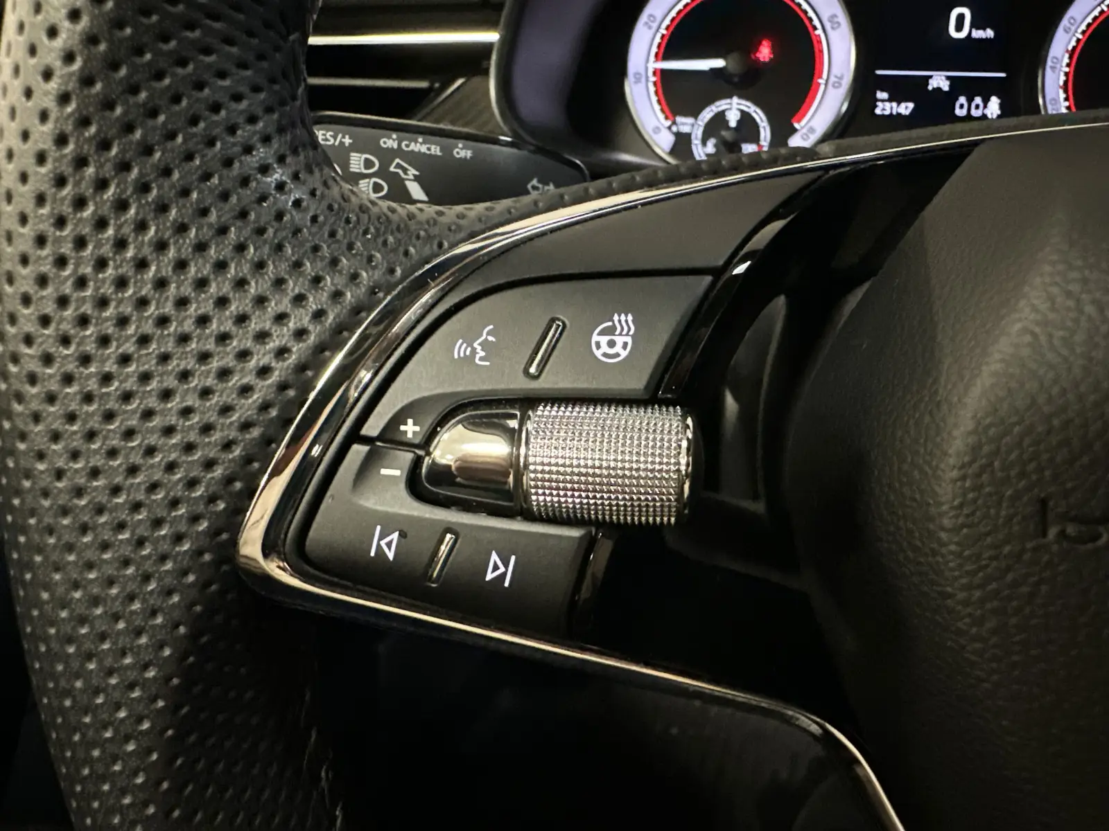 c36c49cccec066a16e6c33d5ee4154316ad079f311044.jpg