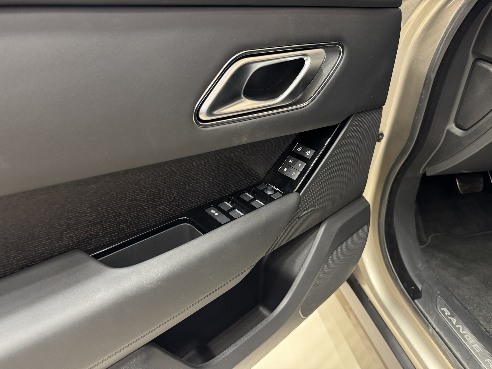 Land Rover Range Rover Velar Dynamic SE D300 MHEV