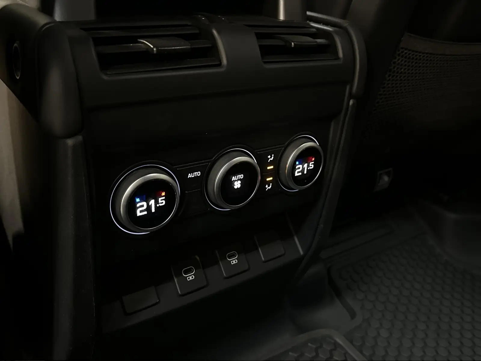 Land Rover Defender HSE R-Dynamic D250