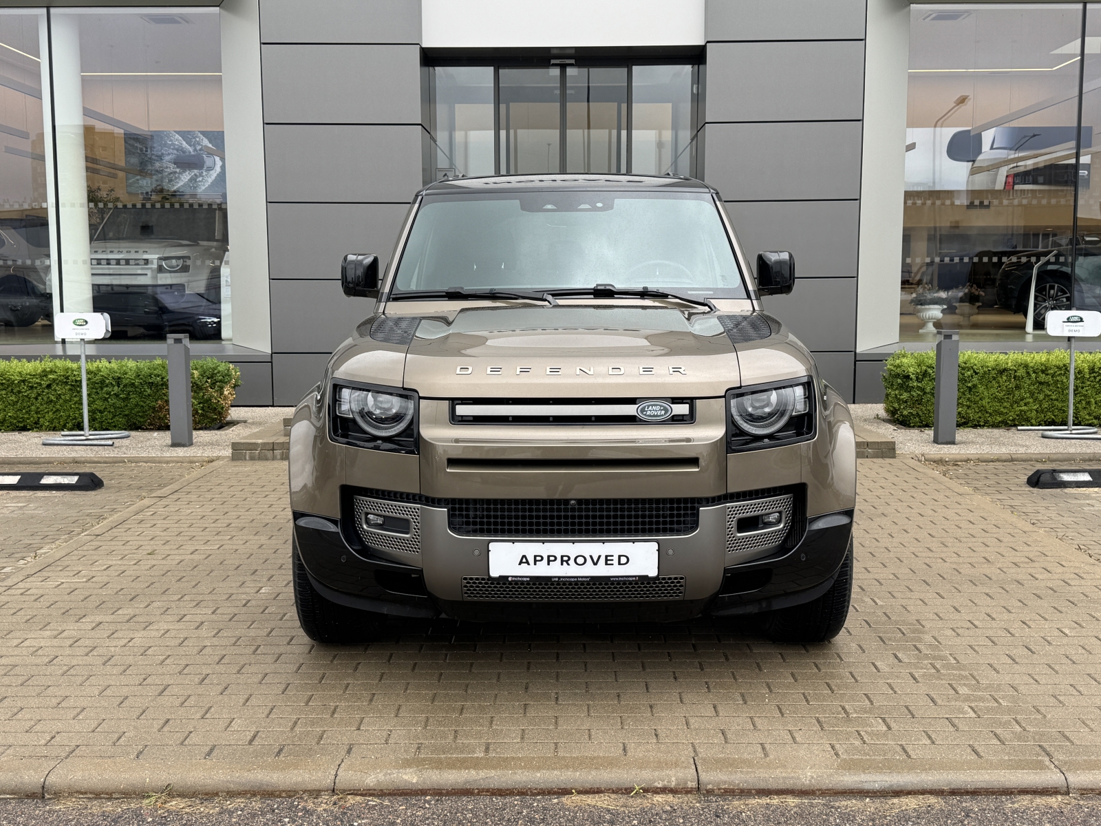 Land Rover Defender 110 D300 X-Dynamic HSE 3.0