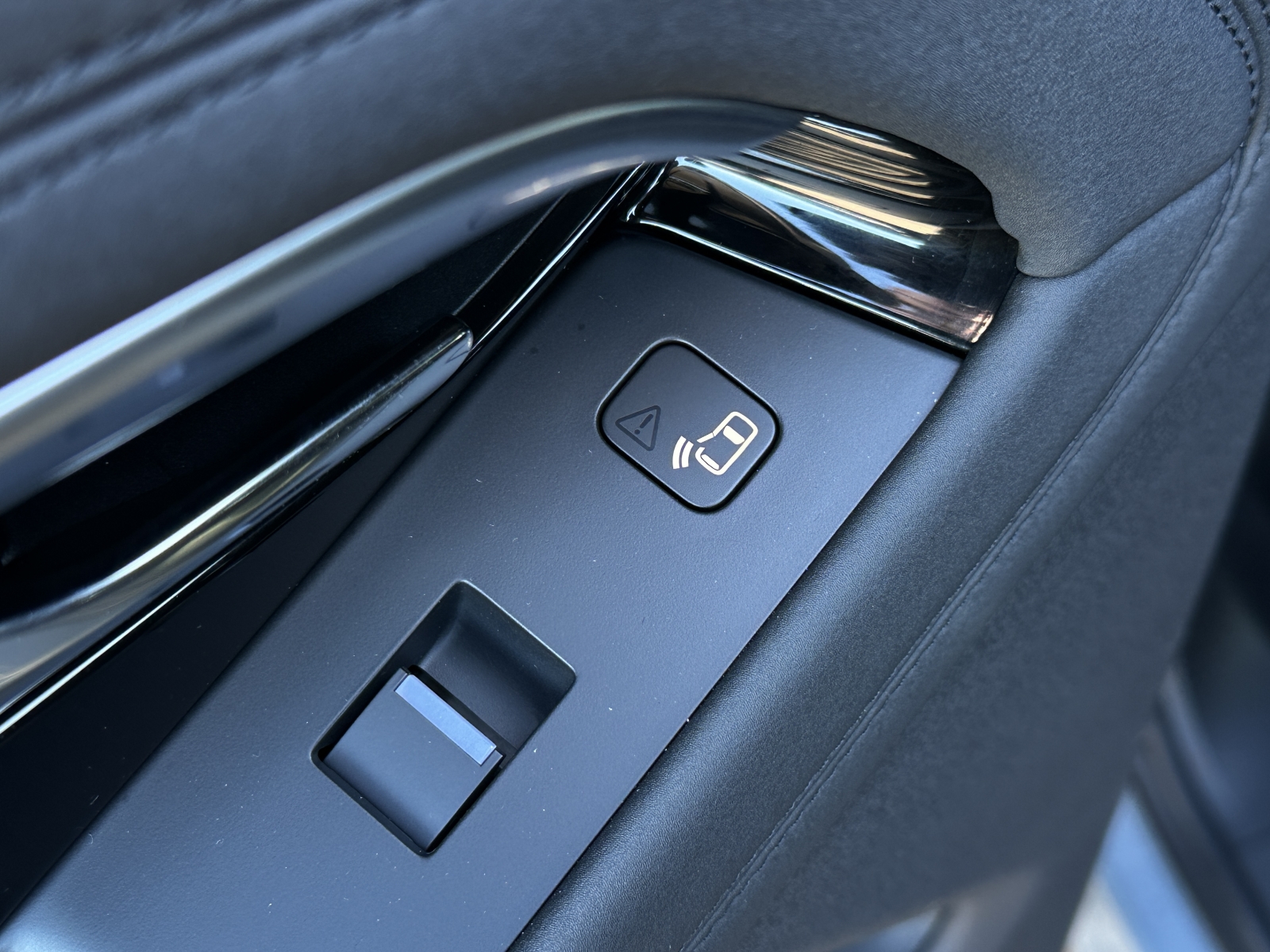 Land Rover Range Rover Evoque P300E Plug-In Hybrid AWD R-Dynamic SE