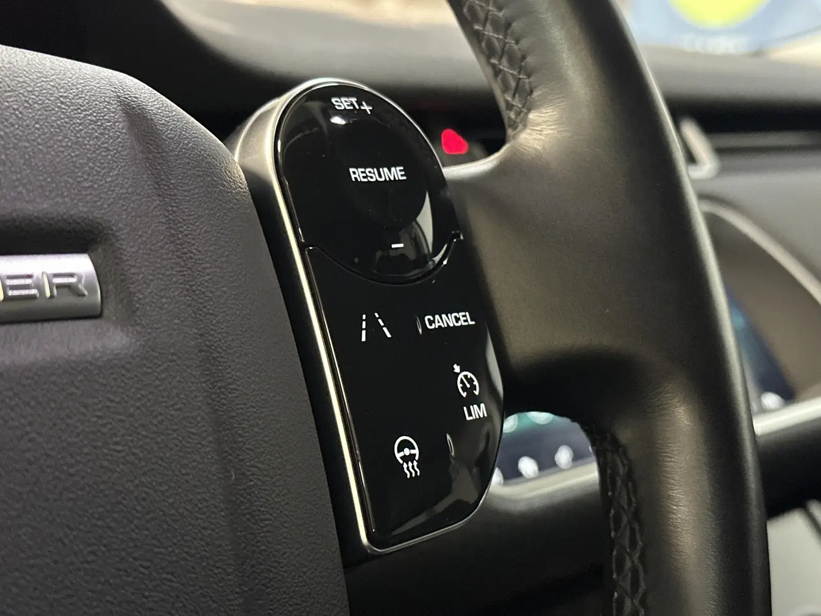 Land Rover Range Rover Evoque S Launch Edition MHEV AWD A9