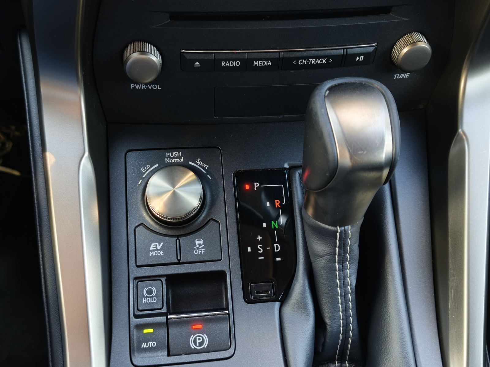Lexus NX 300h Business Hybrid AWD