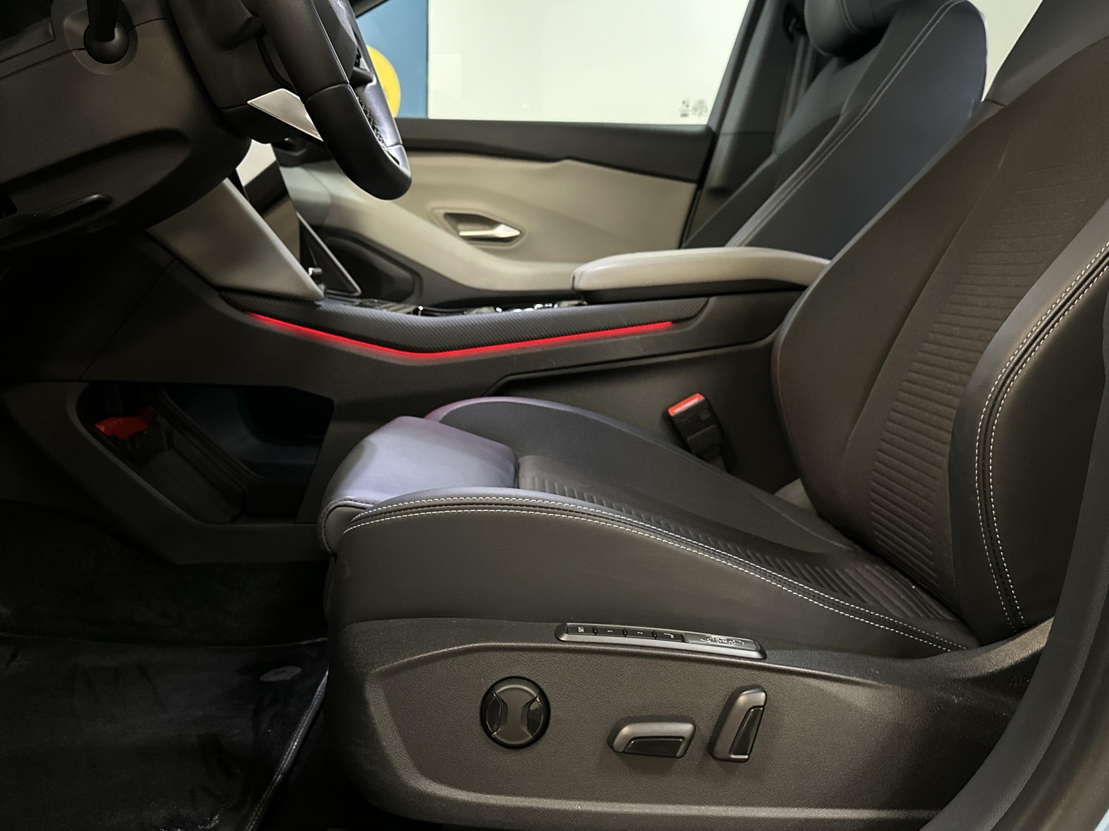 Ford Explorer Premium Extended Range