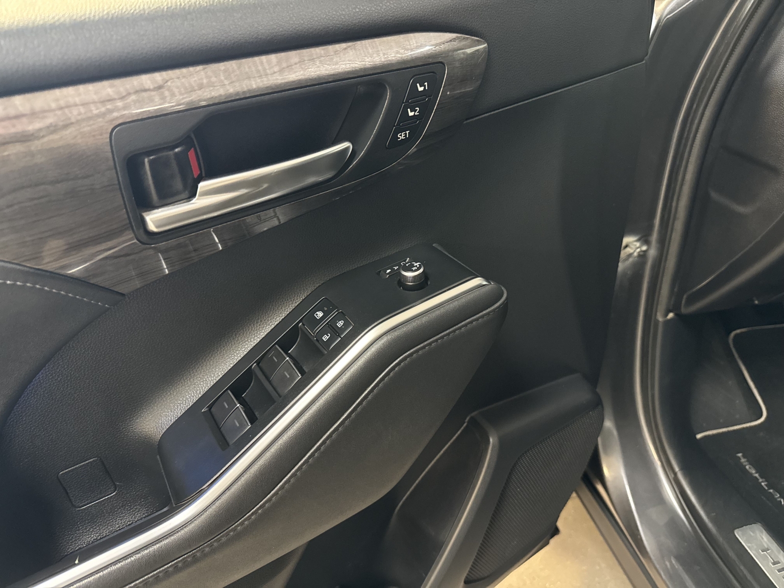 Toyota Highlander Luxury Hybrid
