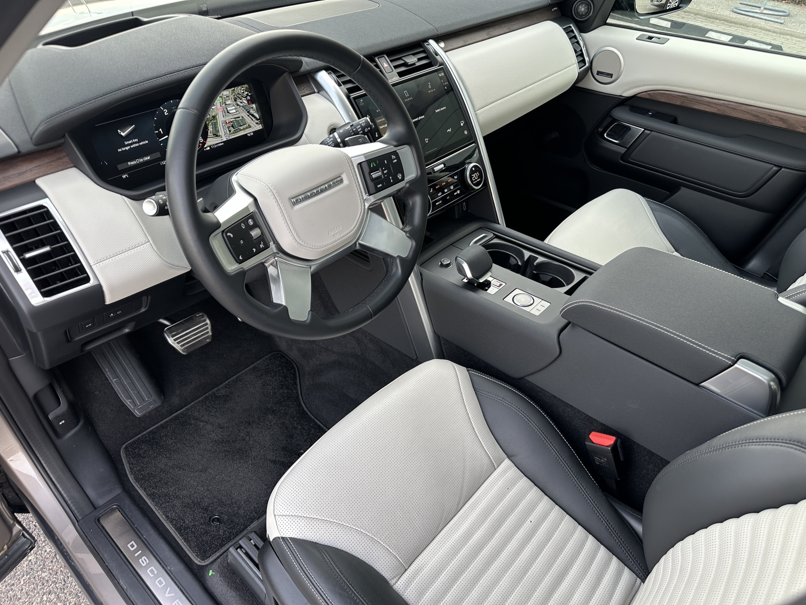Land Rover Discovery D350 DYNAMIC HSE